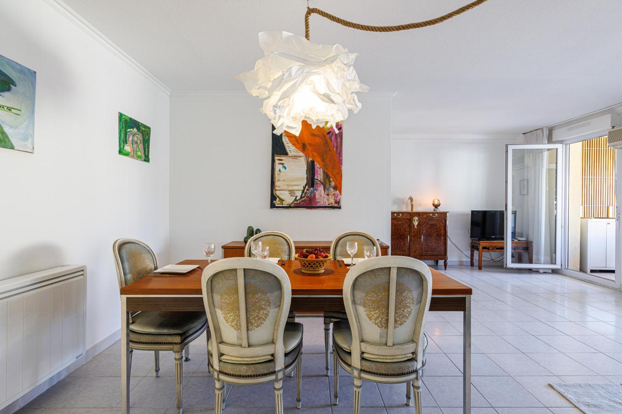 Feel - Cais De Pierlas Nice