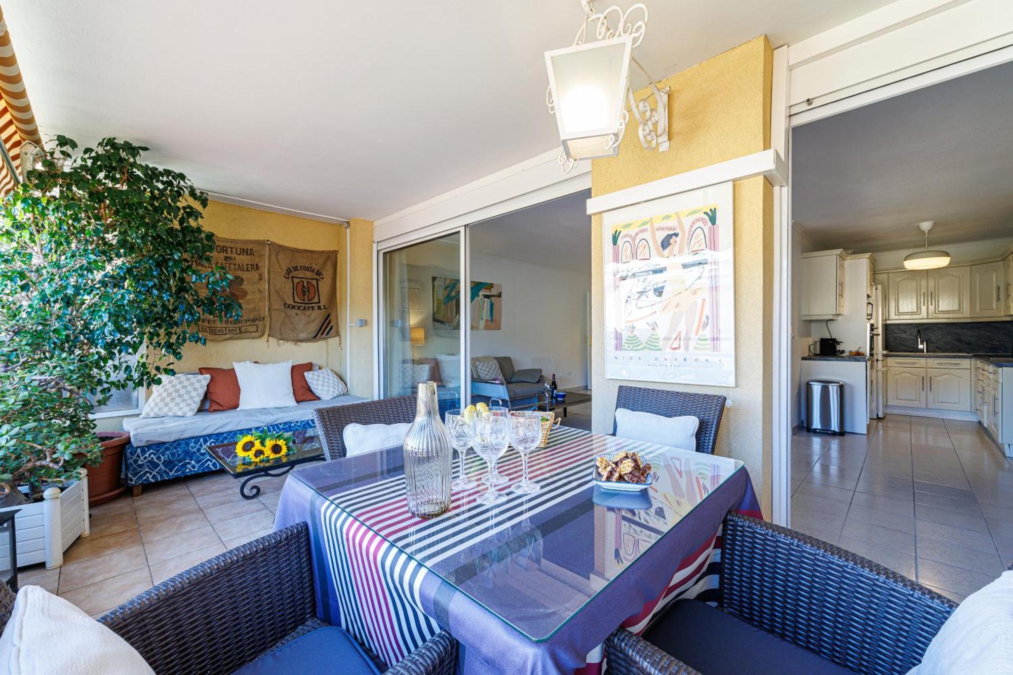 Feel - Cais De Pierlas