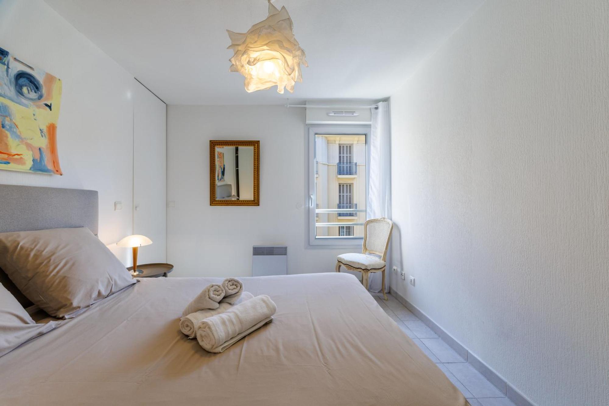 Feel - Cais De Pierlas * Nice