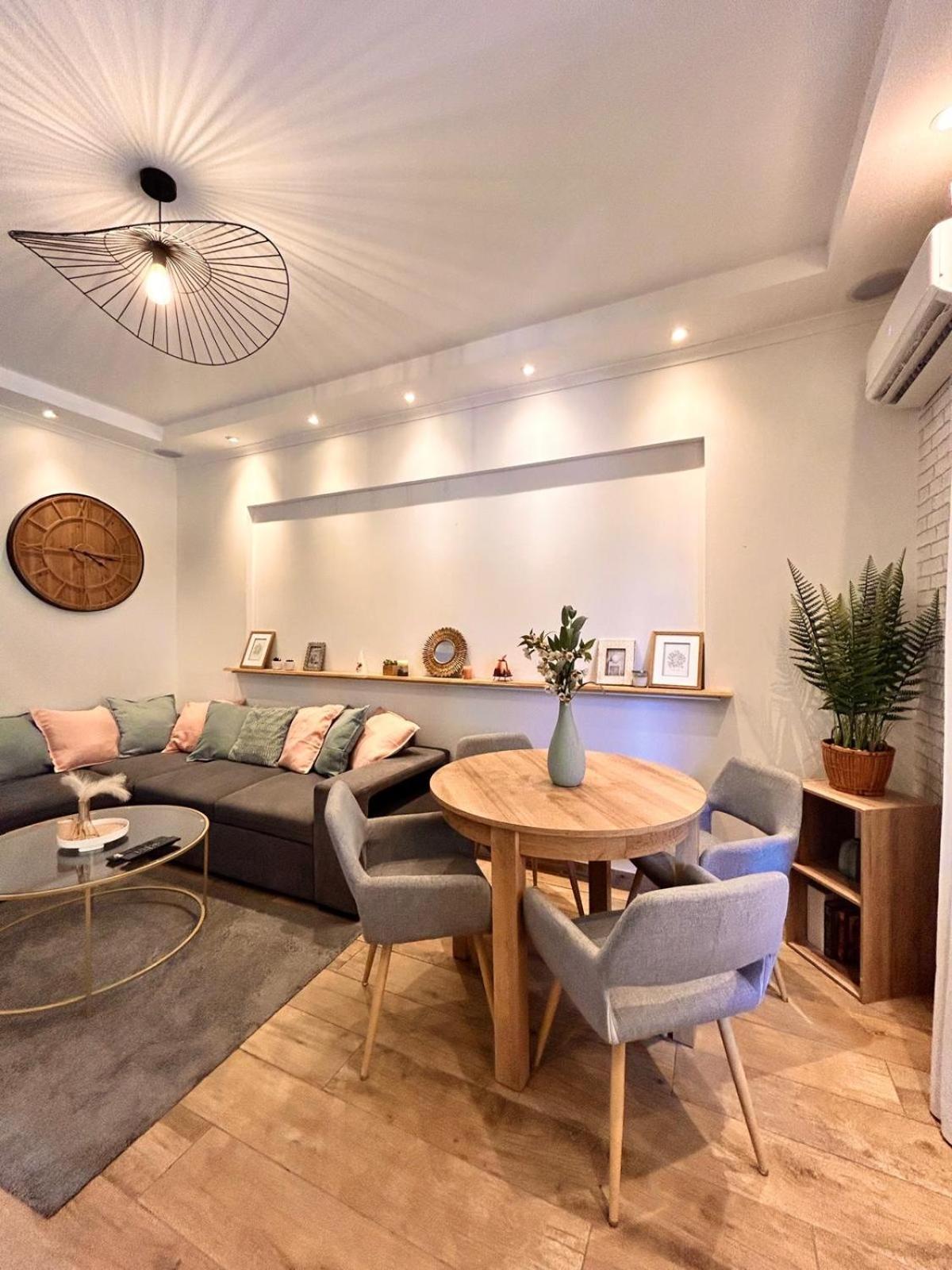 Near Port & - Private Parking & Breakfast - Full *