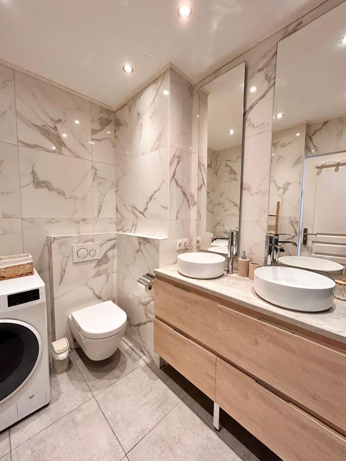 Apartment Near Port & - Private Parking & Breakfast - Full *