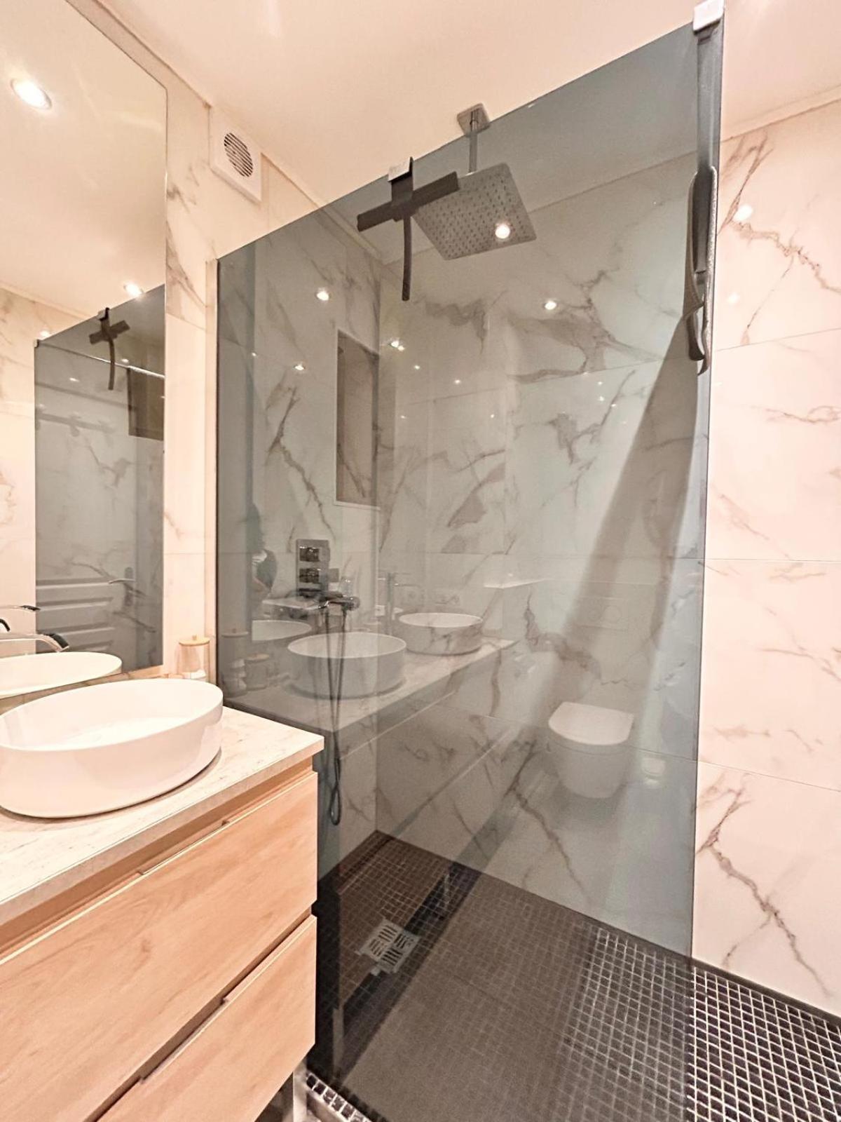 Near Port & - Private Parking & Breakfast - Full * Nice