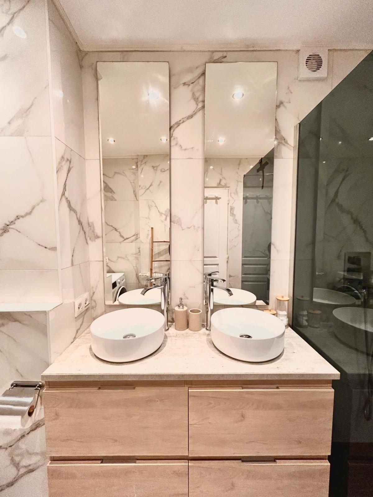 Near Port & - Private Parking & Breakfast - Full * Nice