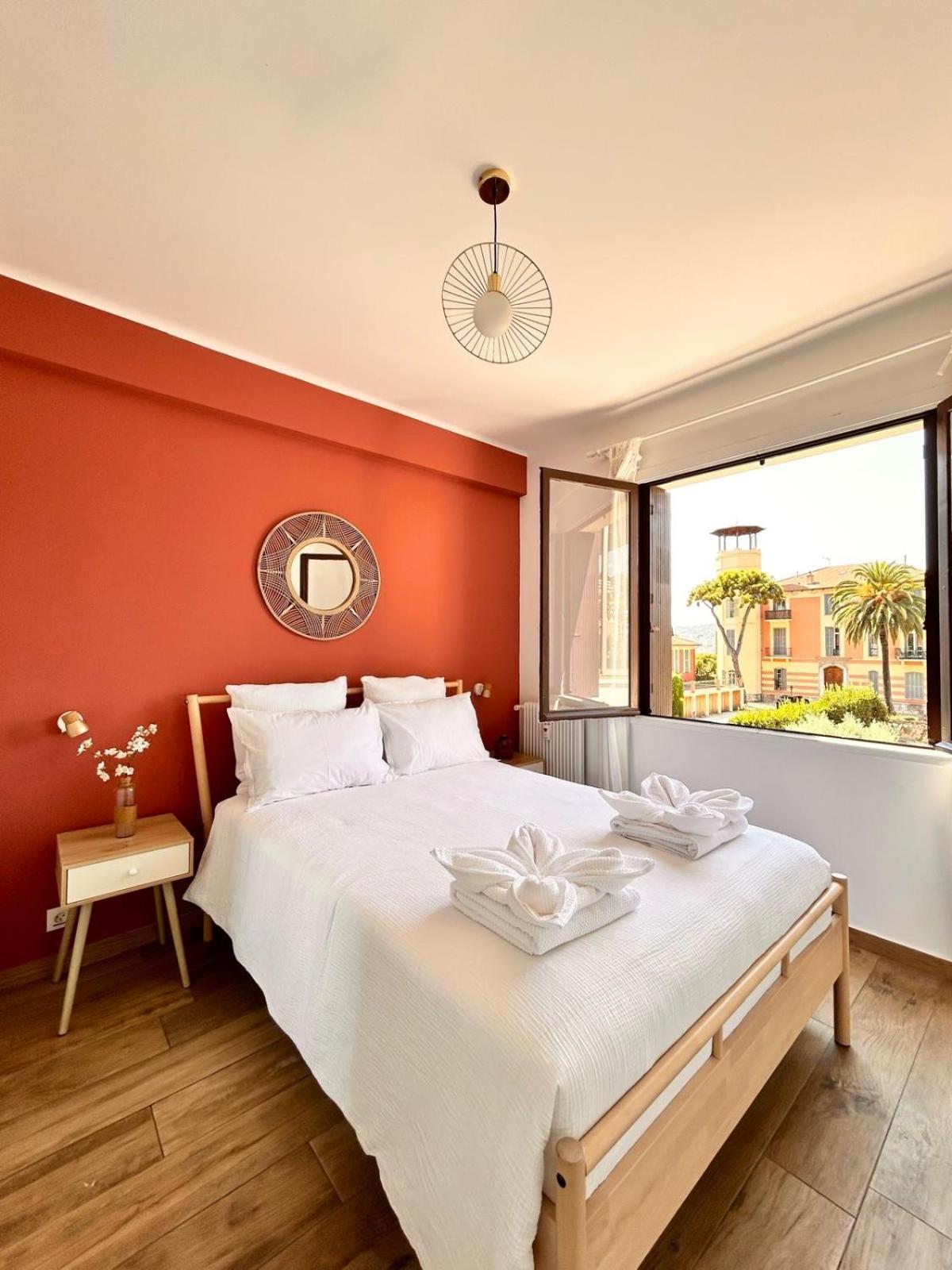 Apartment Near Port & - Private Parking & Breakfast - Full