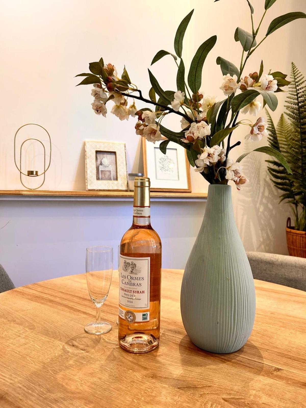 Near Port & - Private Parking & Breakfast - Full