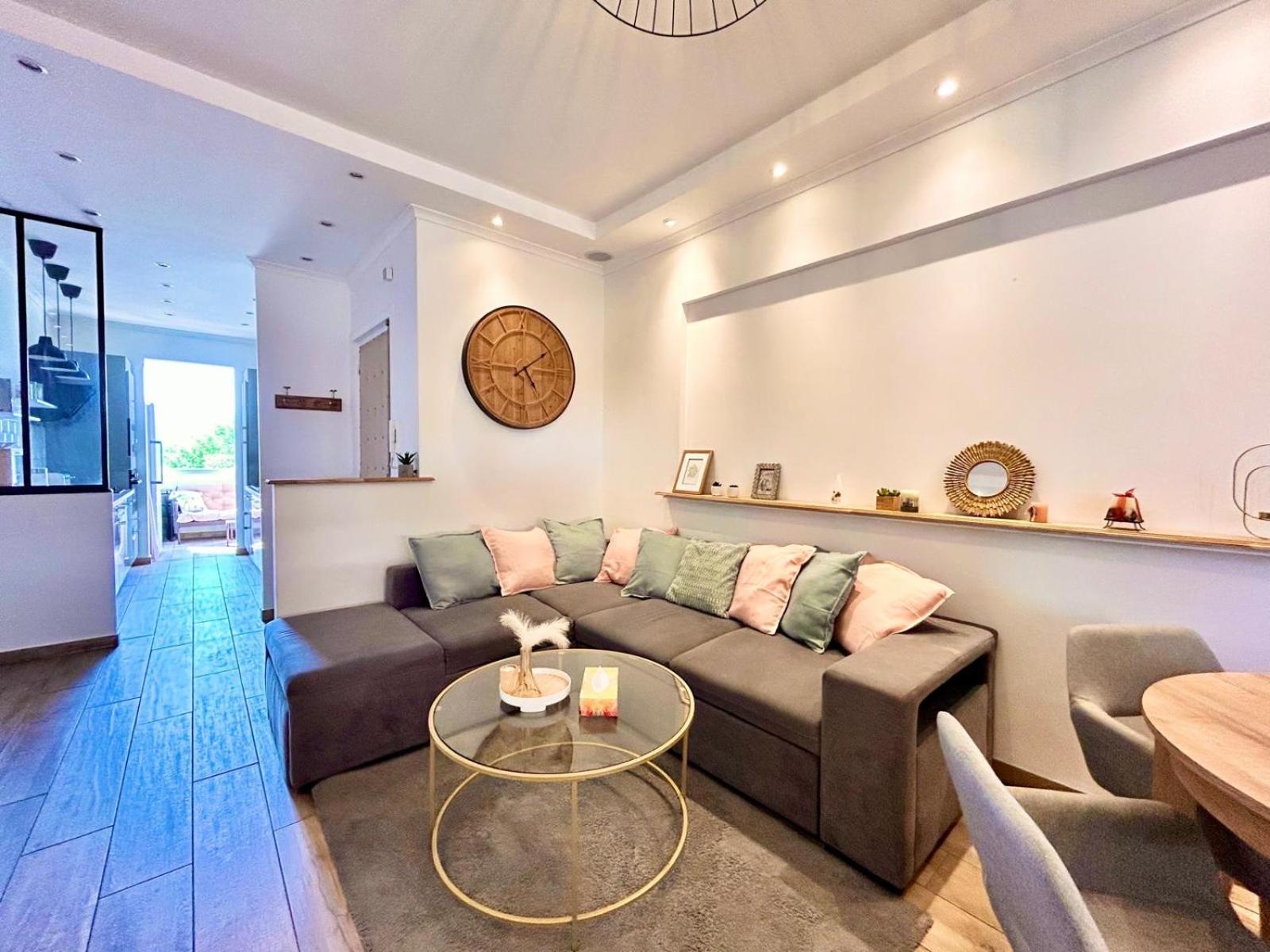 Near Port & - Private Parking & Breakfast - Full *