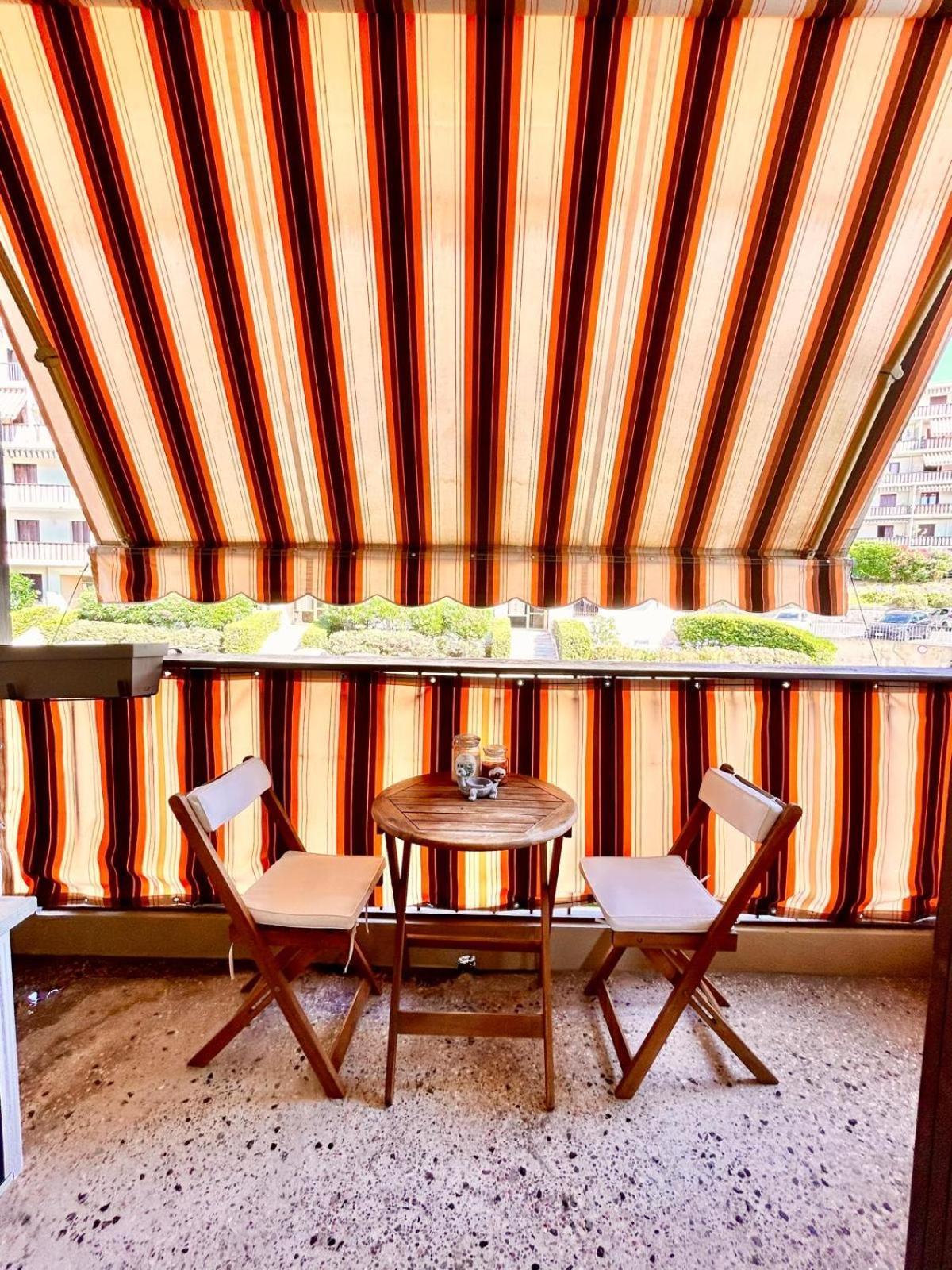 Near Port & - Private Parking & Breakfast - Full