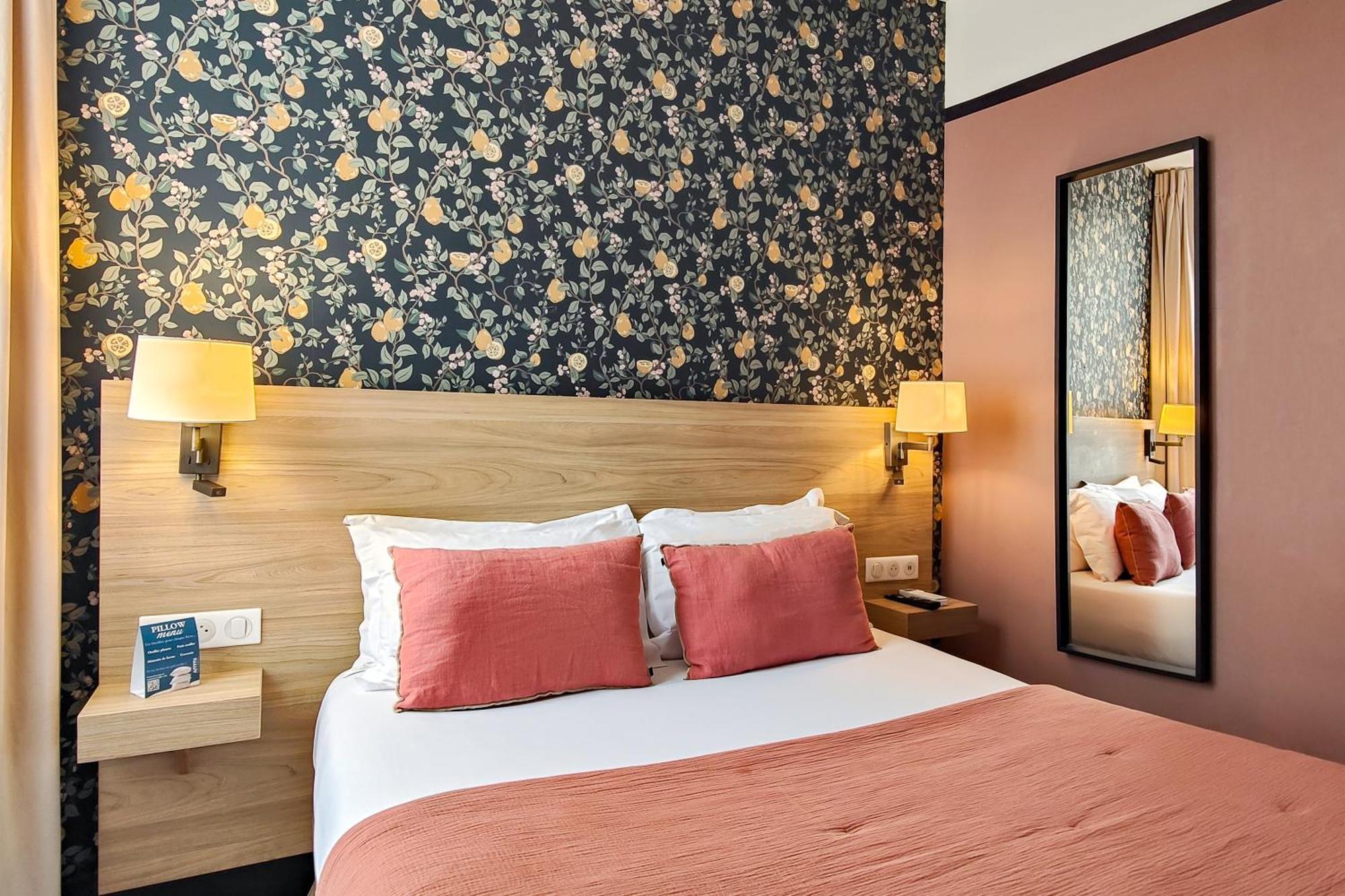 Hotel De France, Un Ammi
