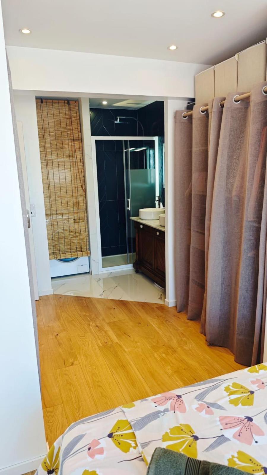 90m2, Climatise 3 Apartment *