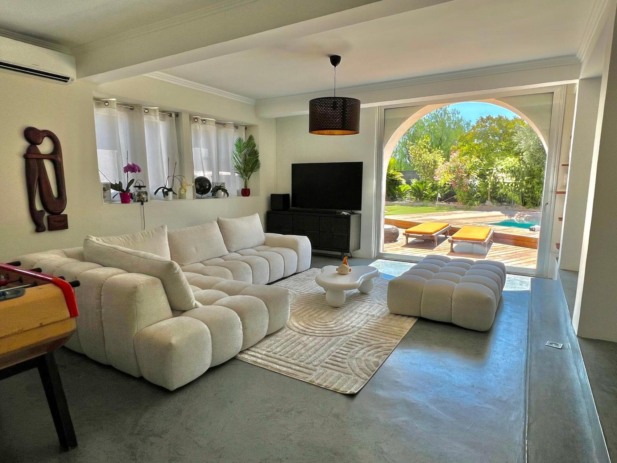 Superbe Piscine Proche Et Au Calme *