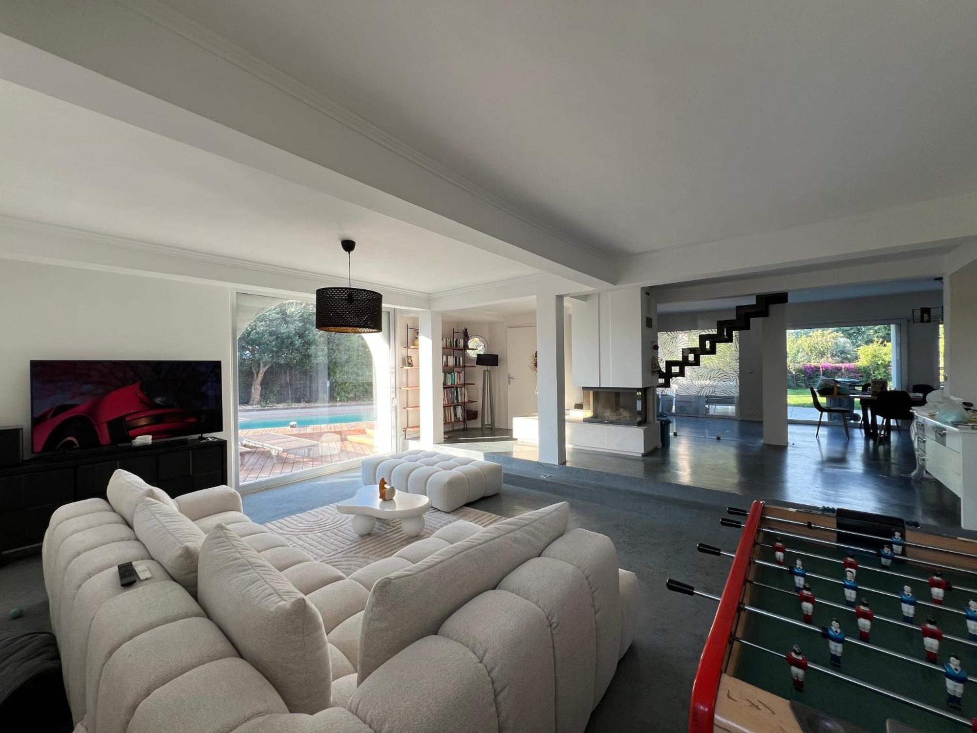 Superbe Piscine Proche Et Au Calme * Nice