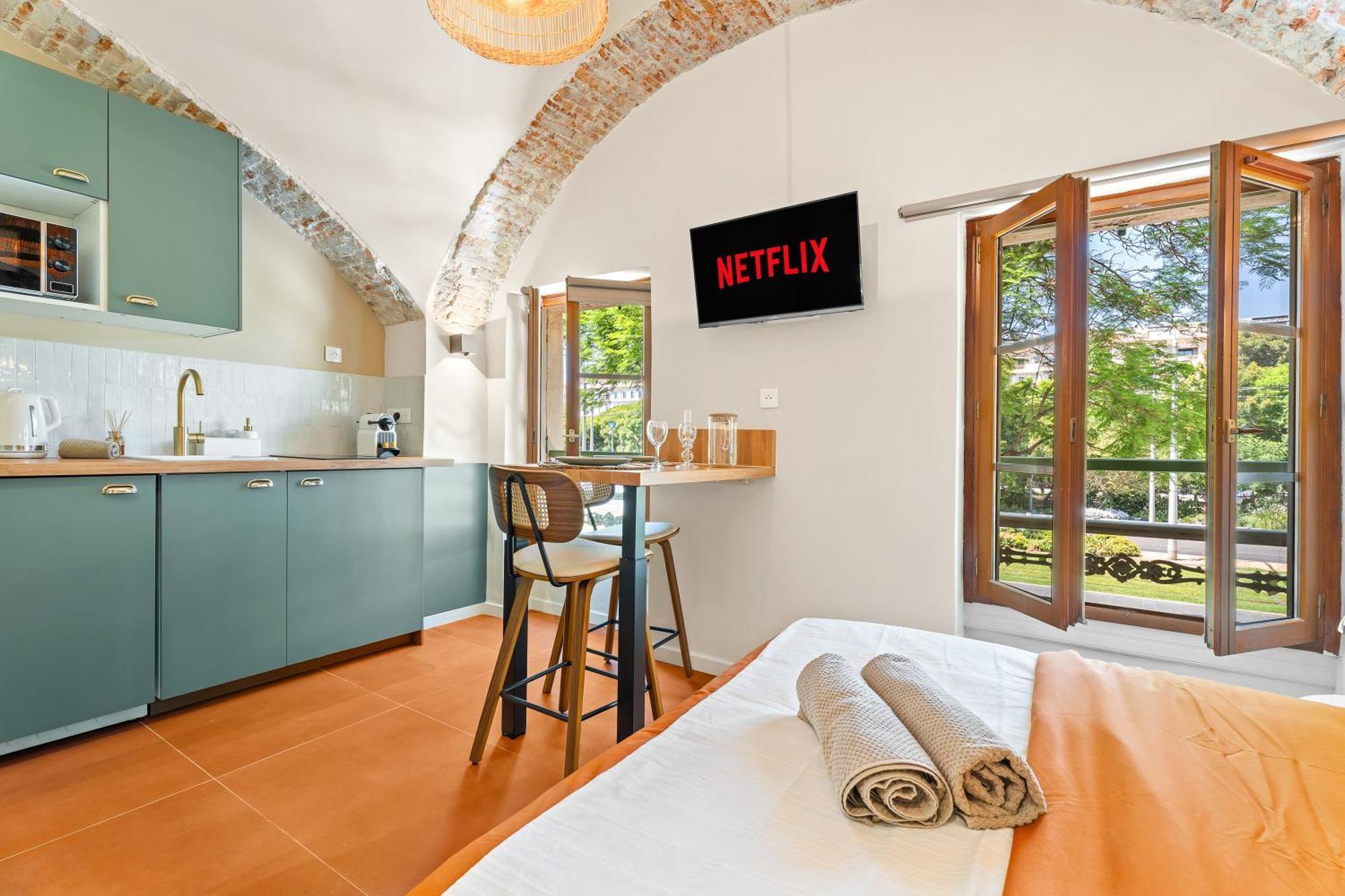 Renting - Crottib - Rare Pearl Typical Chic Massena & Sea * Nice