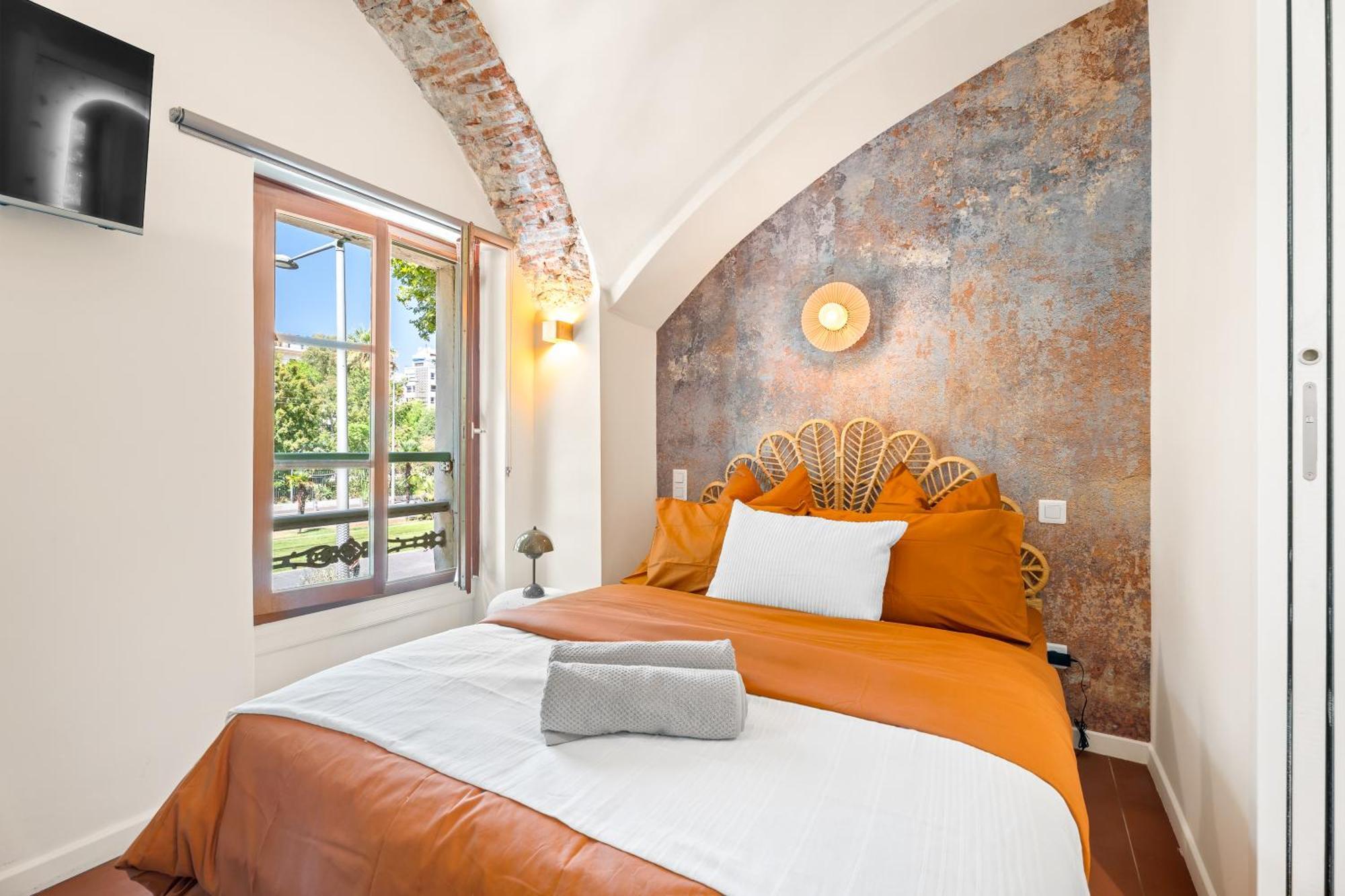 Renting - Crottib - Rare Pearl Typical Chic Massena & Sea Apartment Nice