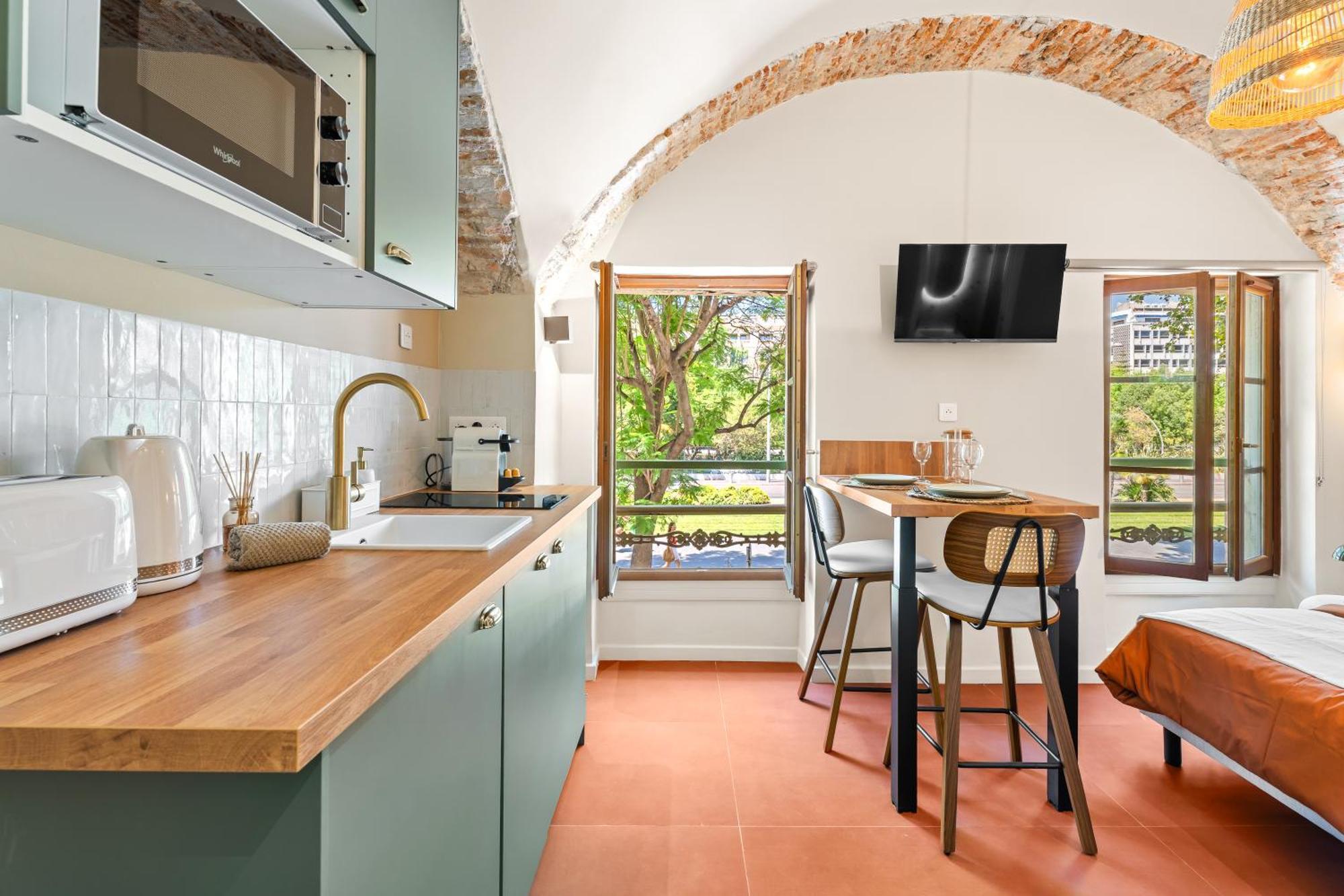 Apartment Renting - Crottib - Rare Pearl Typical Chic Massena & Sea