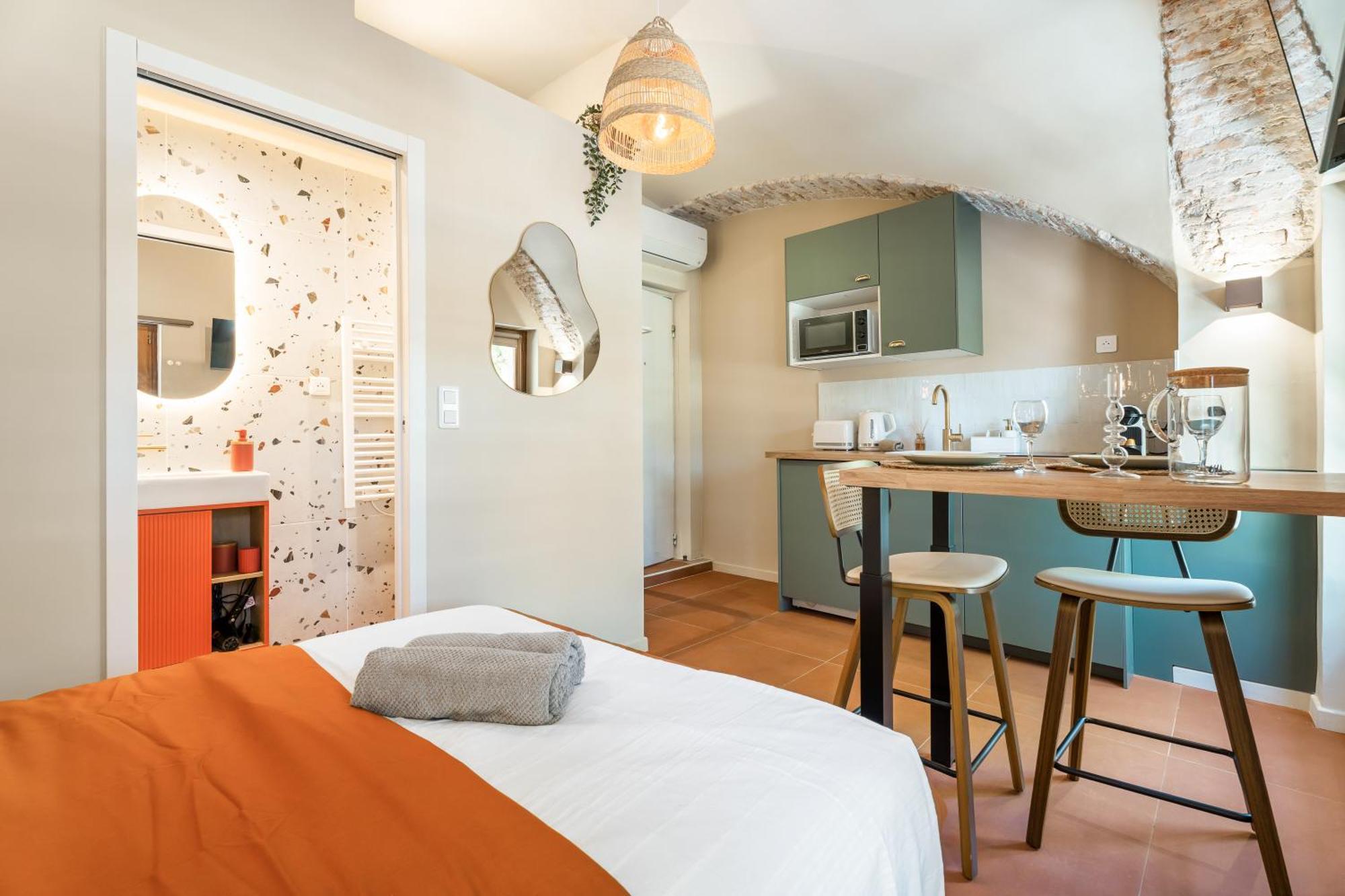 Apartment Renting - Crottib - Rare Pearl Typical Chic Massena & Sea Nice