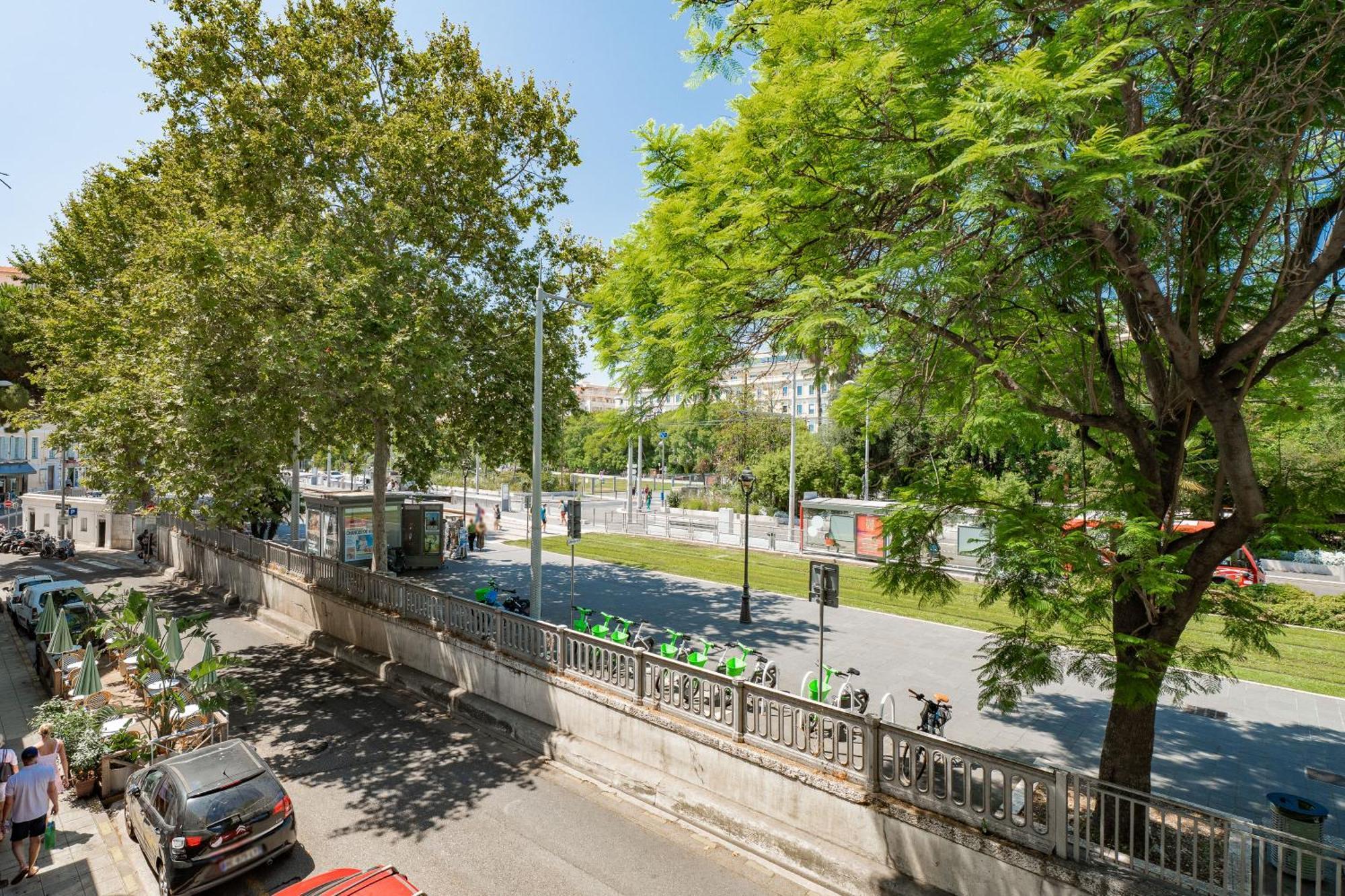 Renting - Crottib - Rare Pearl Typical Chic Massena & Sea Apartment