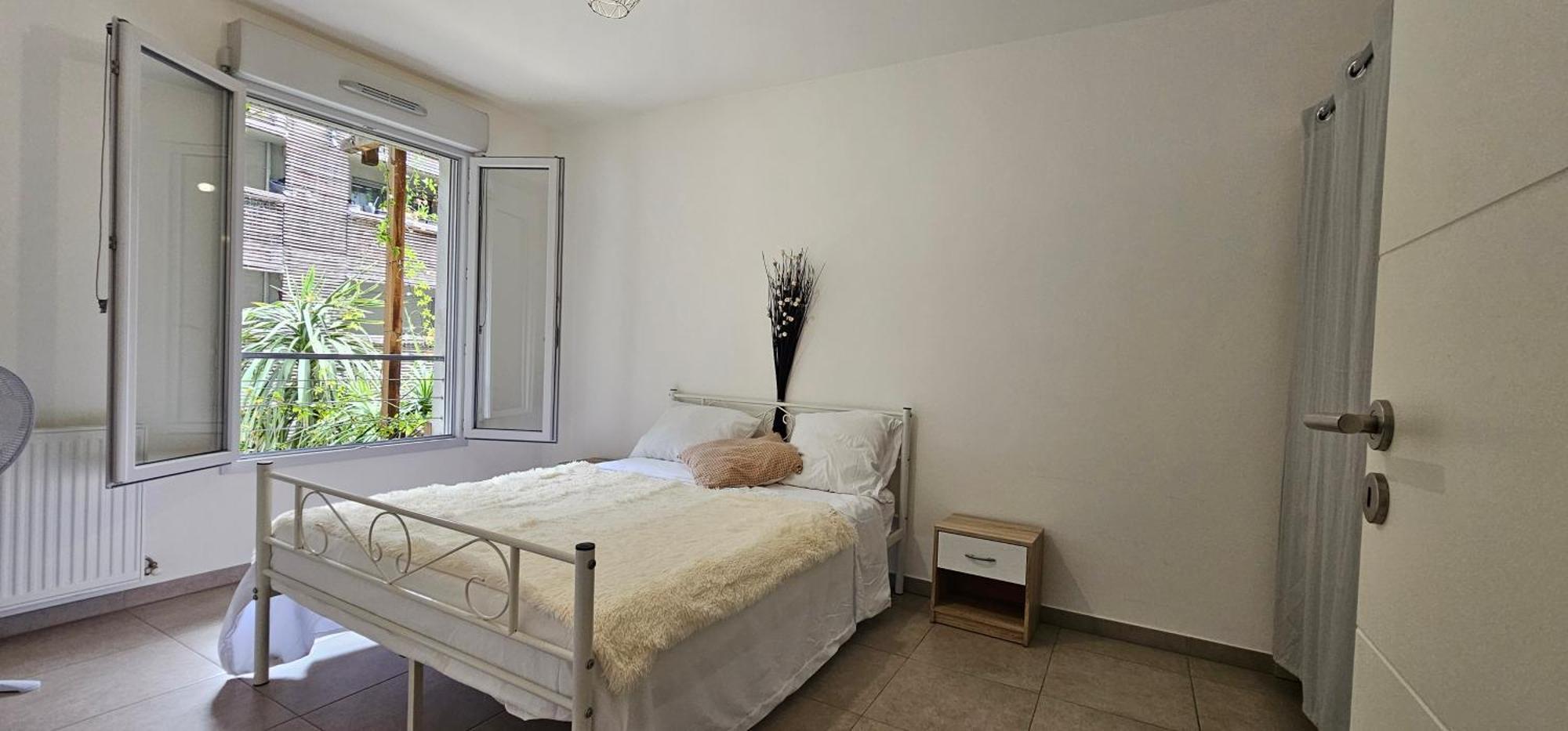 Cosy Dans Un Ecrin De Verdure -nice Apartment *