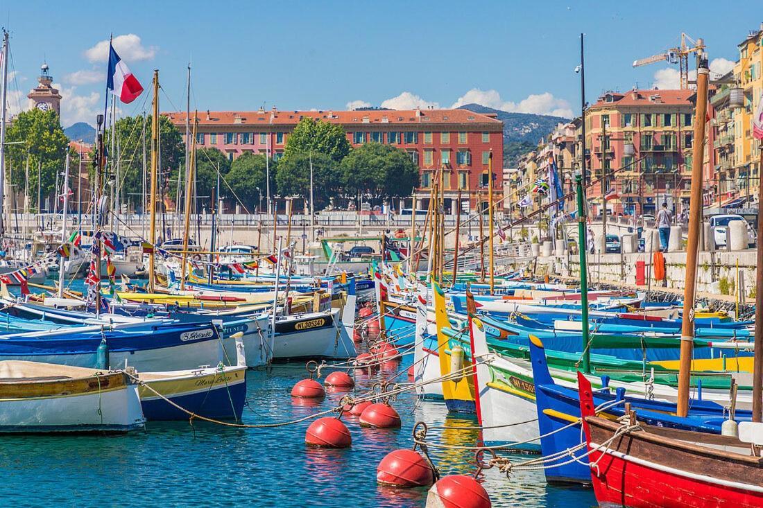 Near Port & - Private Parking & Breakfast - Full Apartment