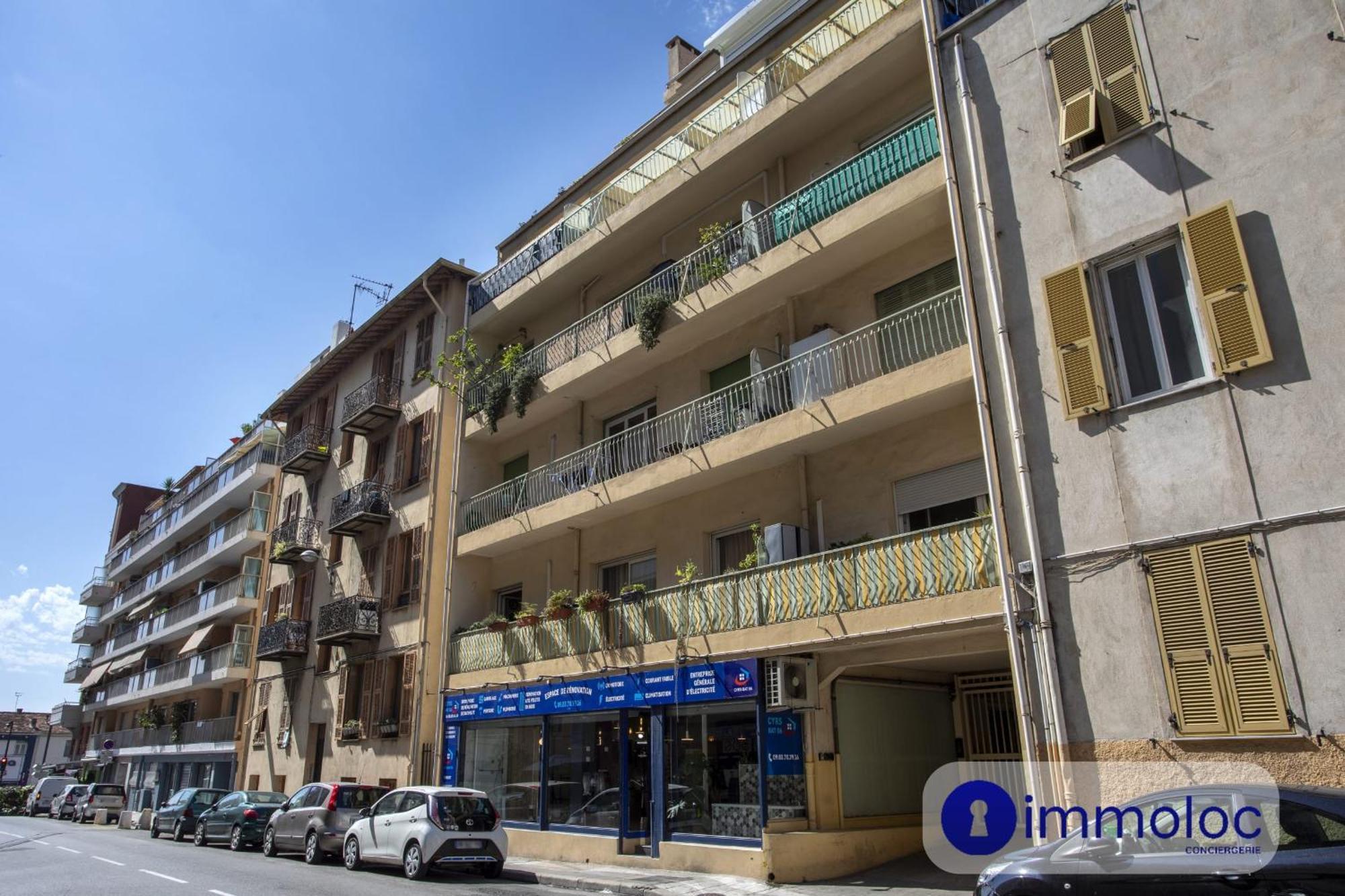 Air-conditioned In The Carras District Close To The Sea