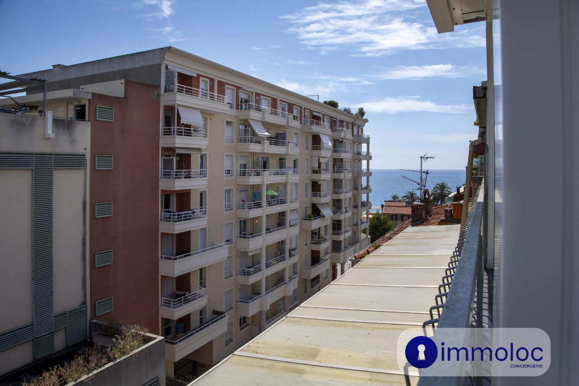 Air-conditioned In The Carras District Close To The Sea