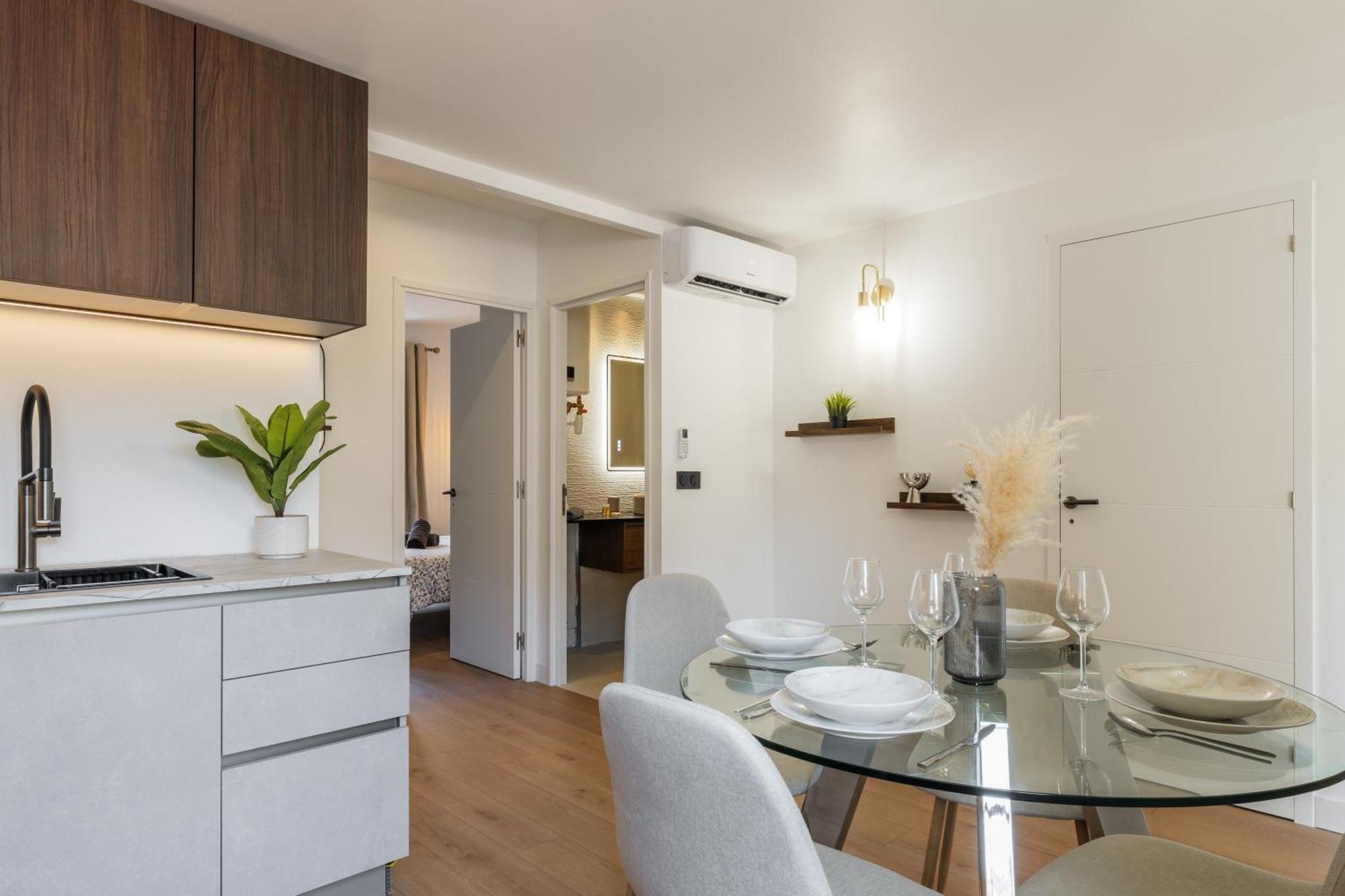 Magnifique Et Lumineux 3 Pieces Dans Le Carre Dor Apartment *