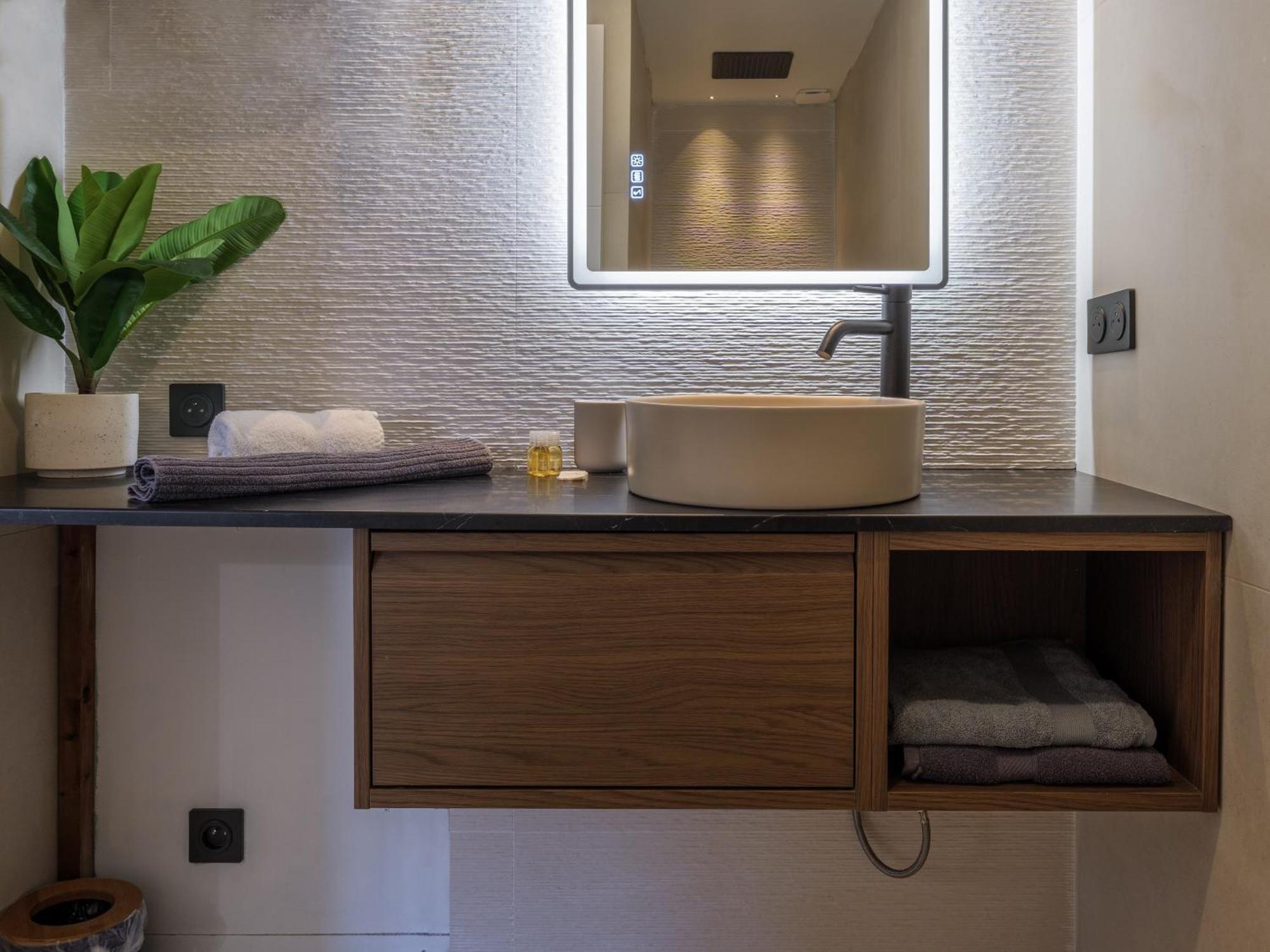 Apartment Magnifique Et Lumineux 3 Pieces Dans Le Carre Dor *