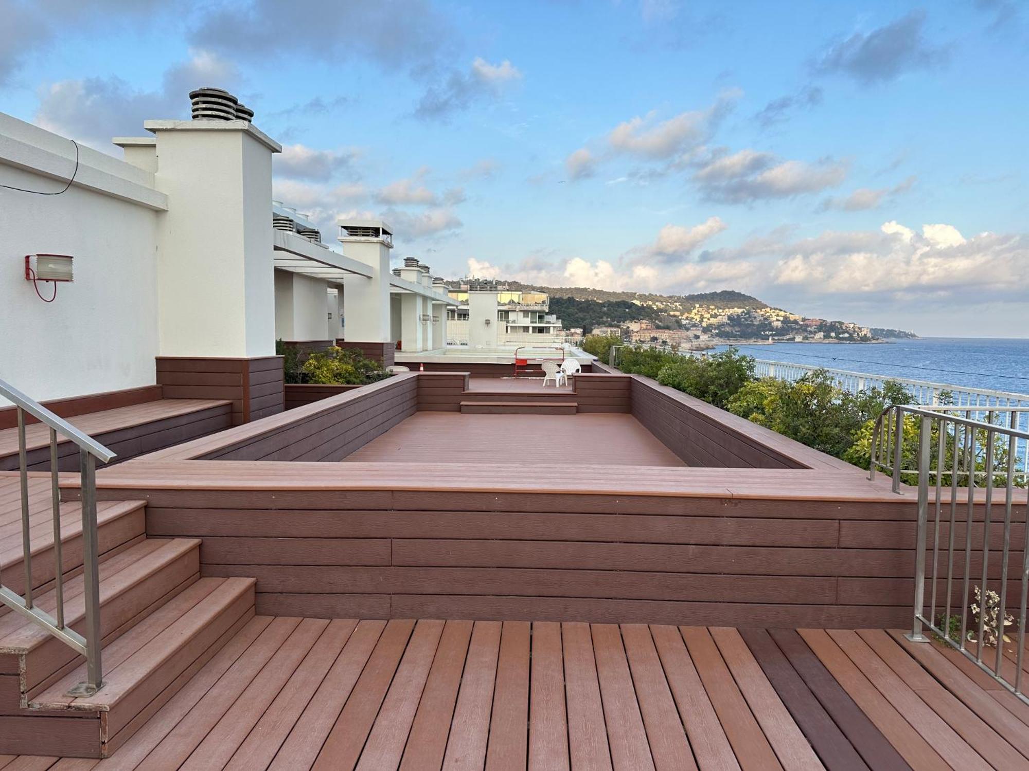 Et Ses Deux Piscines * Nice