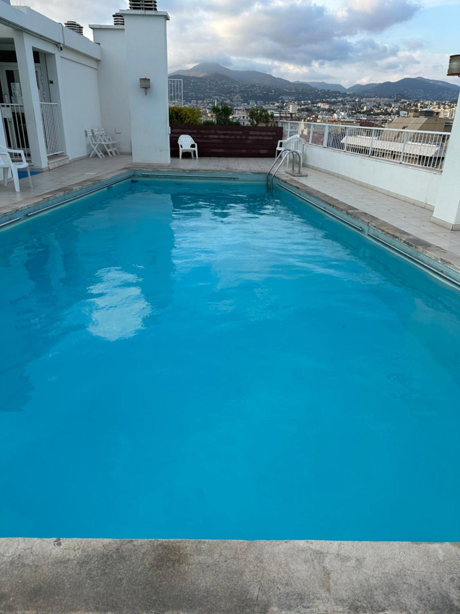 Et Ses Deux Piscines Apartment