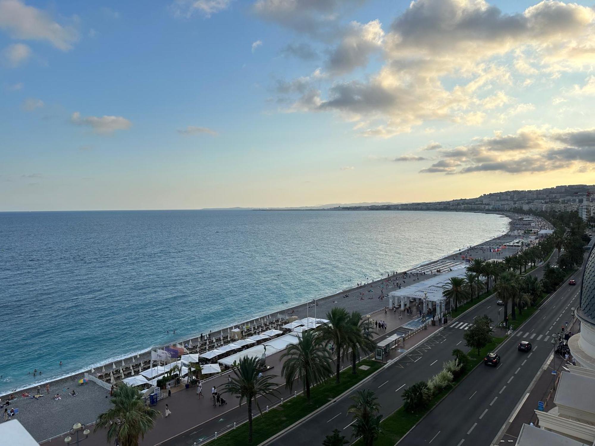 Et Ses Deux Piscines Apartment *