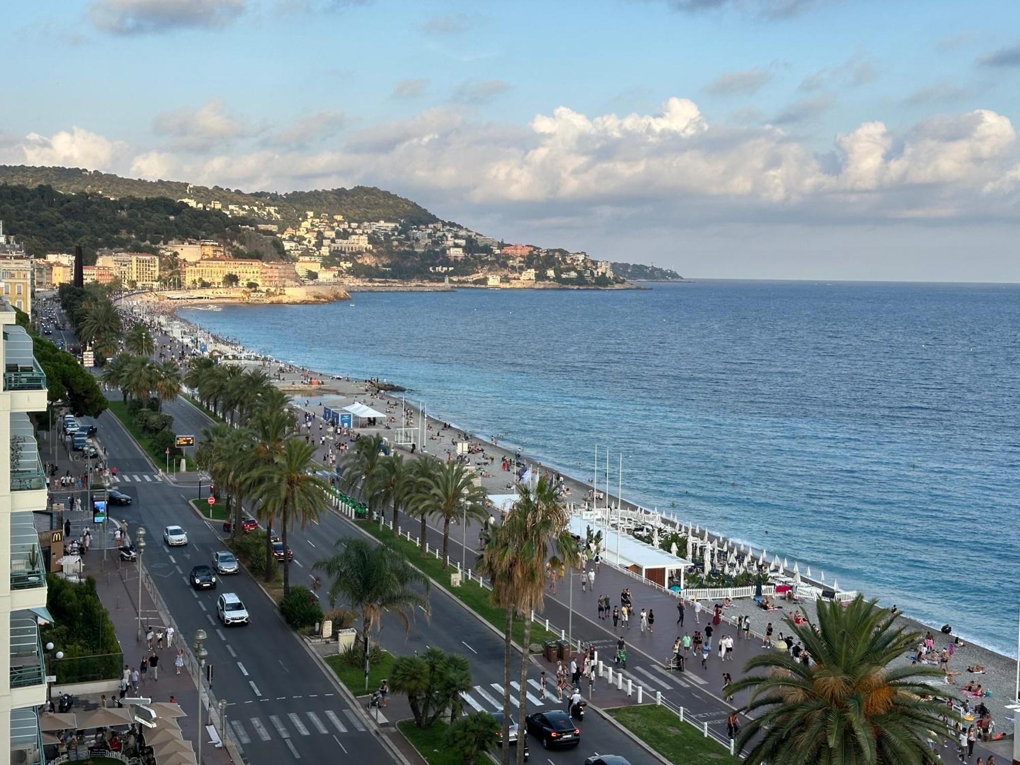 Et Ses Deux Piscines Nice