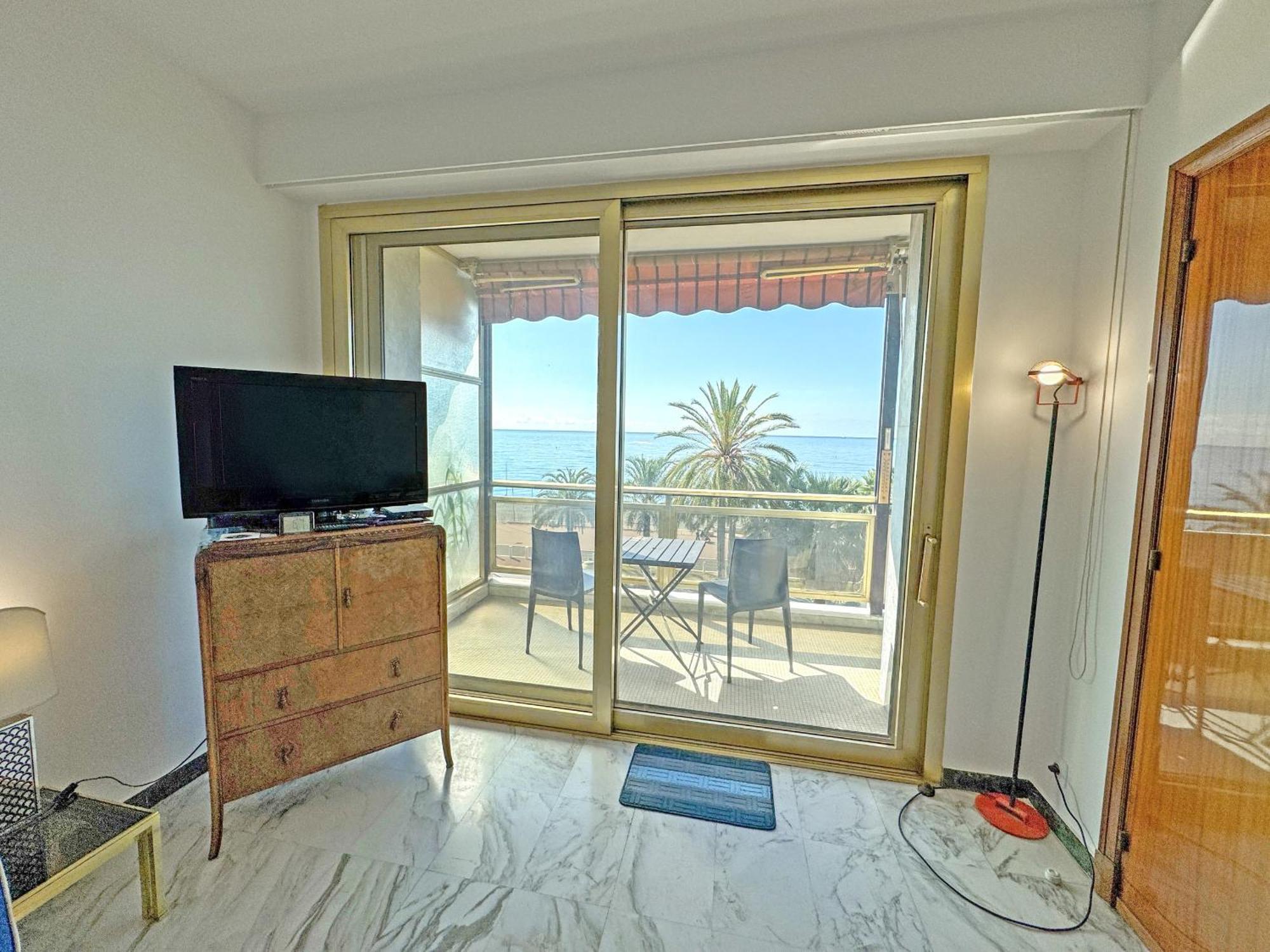 Riviera Escape Promenade