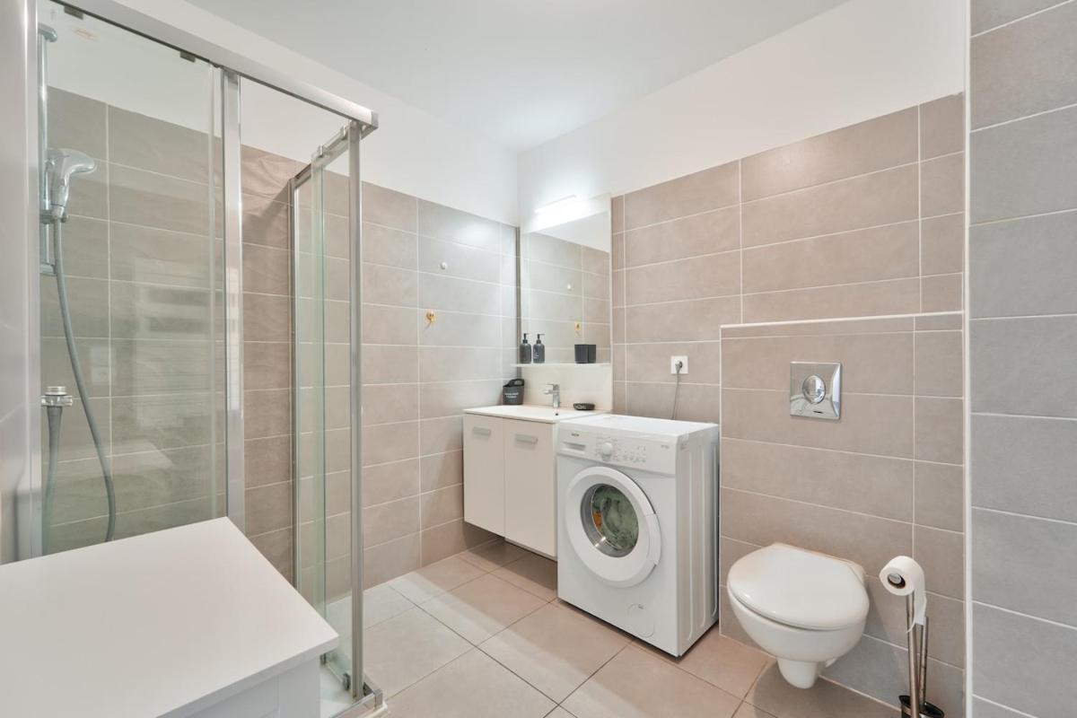 Apartment Lovely 1br With Garden, Private Parking & Sea View *