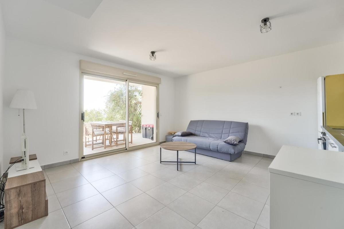 Lovely 1br With Garden, Private Parking & Sea View