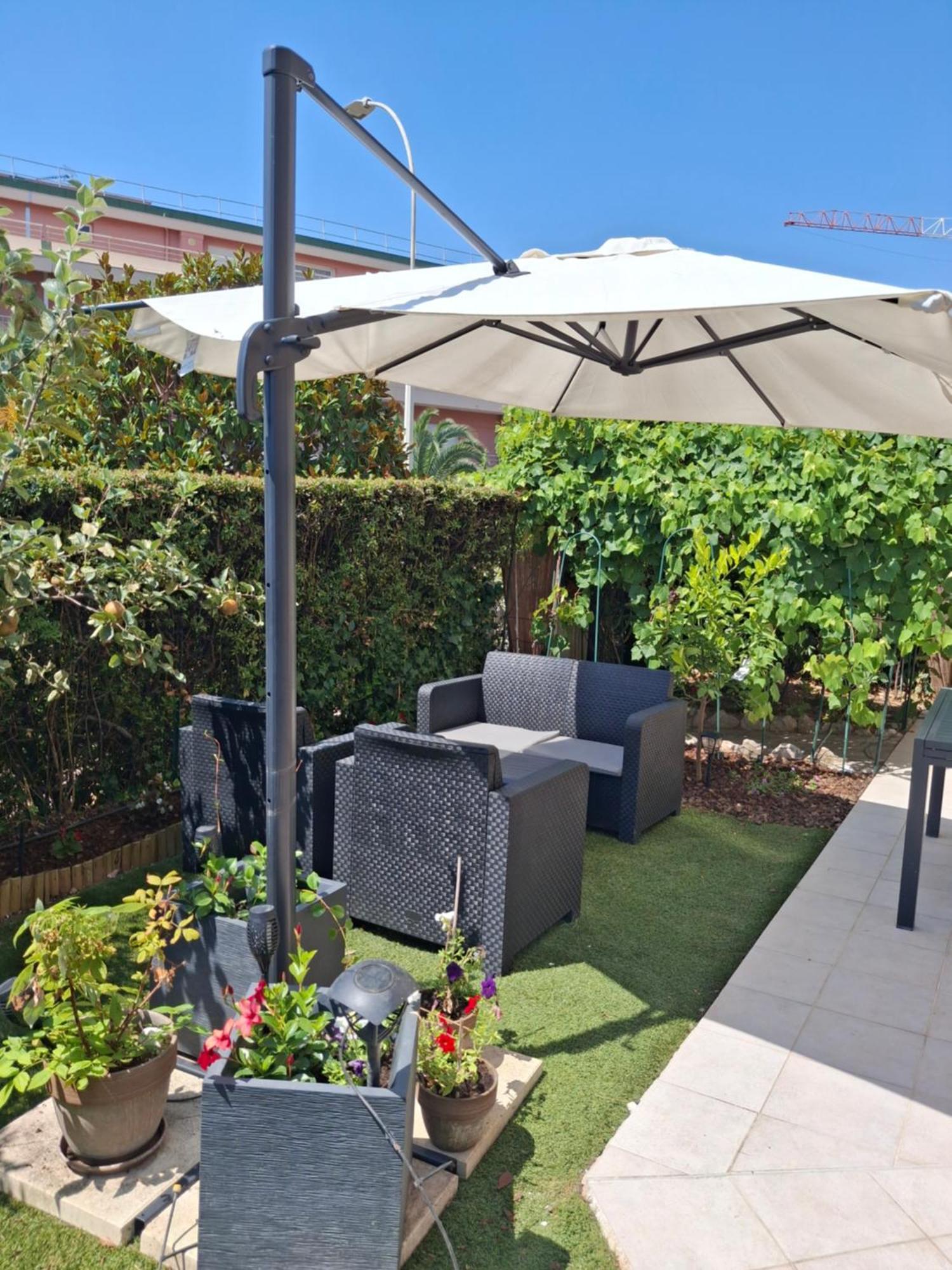 Lovely With Private Garden And A Swimming-pool * Nice