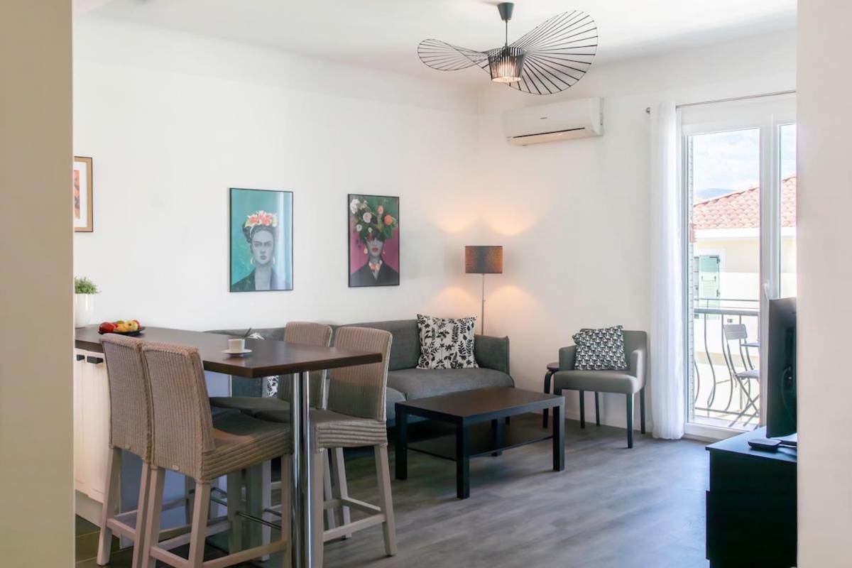 L4 Fayad 2bdr Des Postes Central, Massena Ac 2balconies