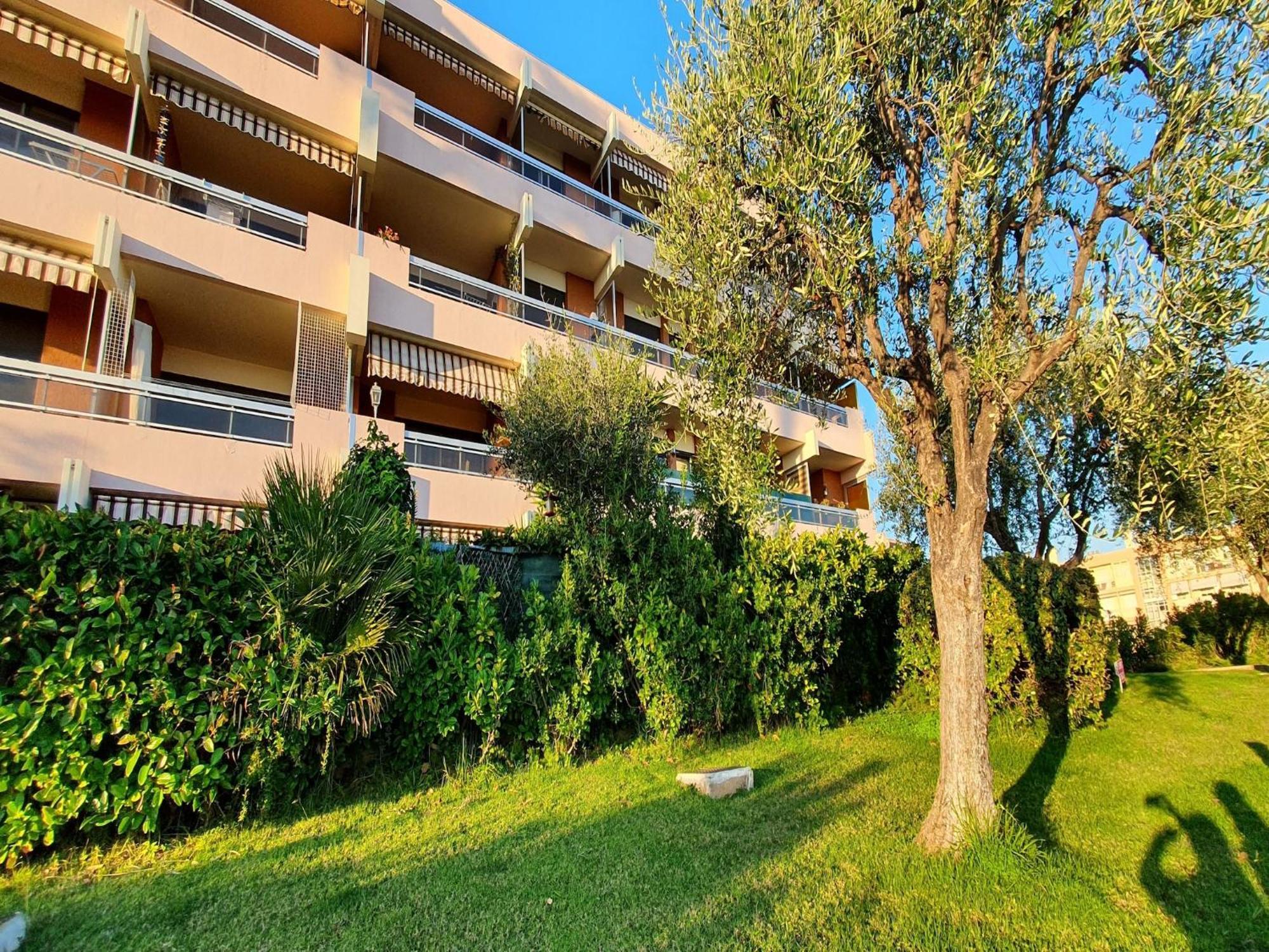 In With Sea Views * Nice