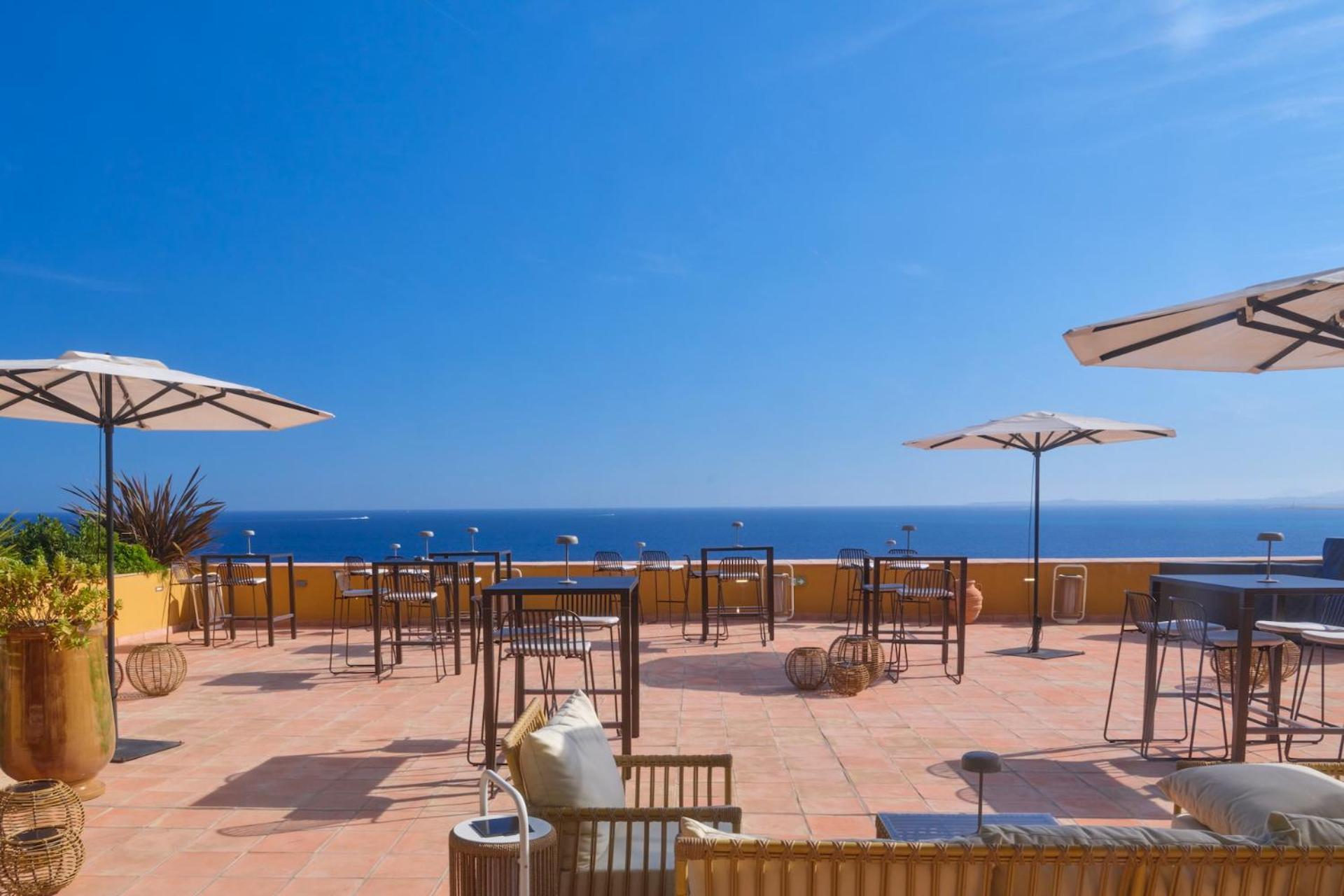 Hotel La Perouse Baie Des Anges 4*