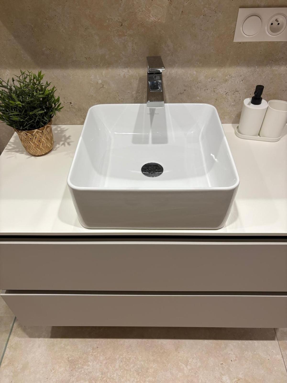 Apartment Neuf 3p- Proche & Aeroport *