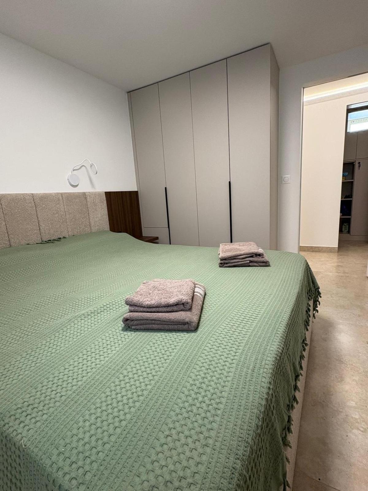 Neuf 3p- Proche & Aeroport *