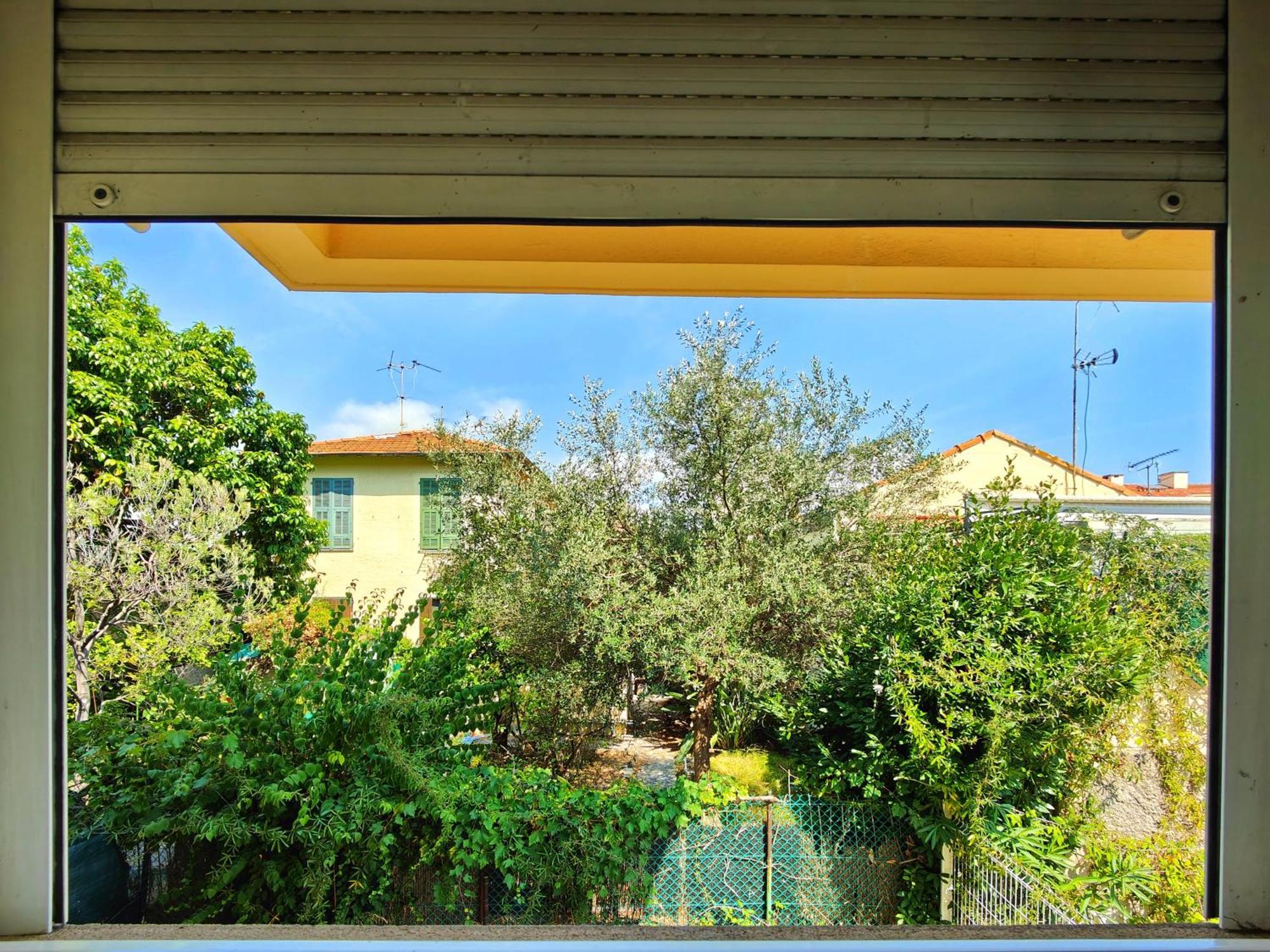 Pres Et Aeroport - Near Sea And Airport