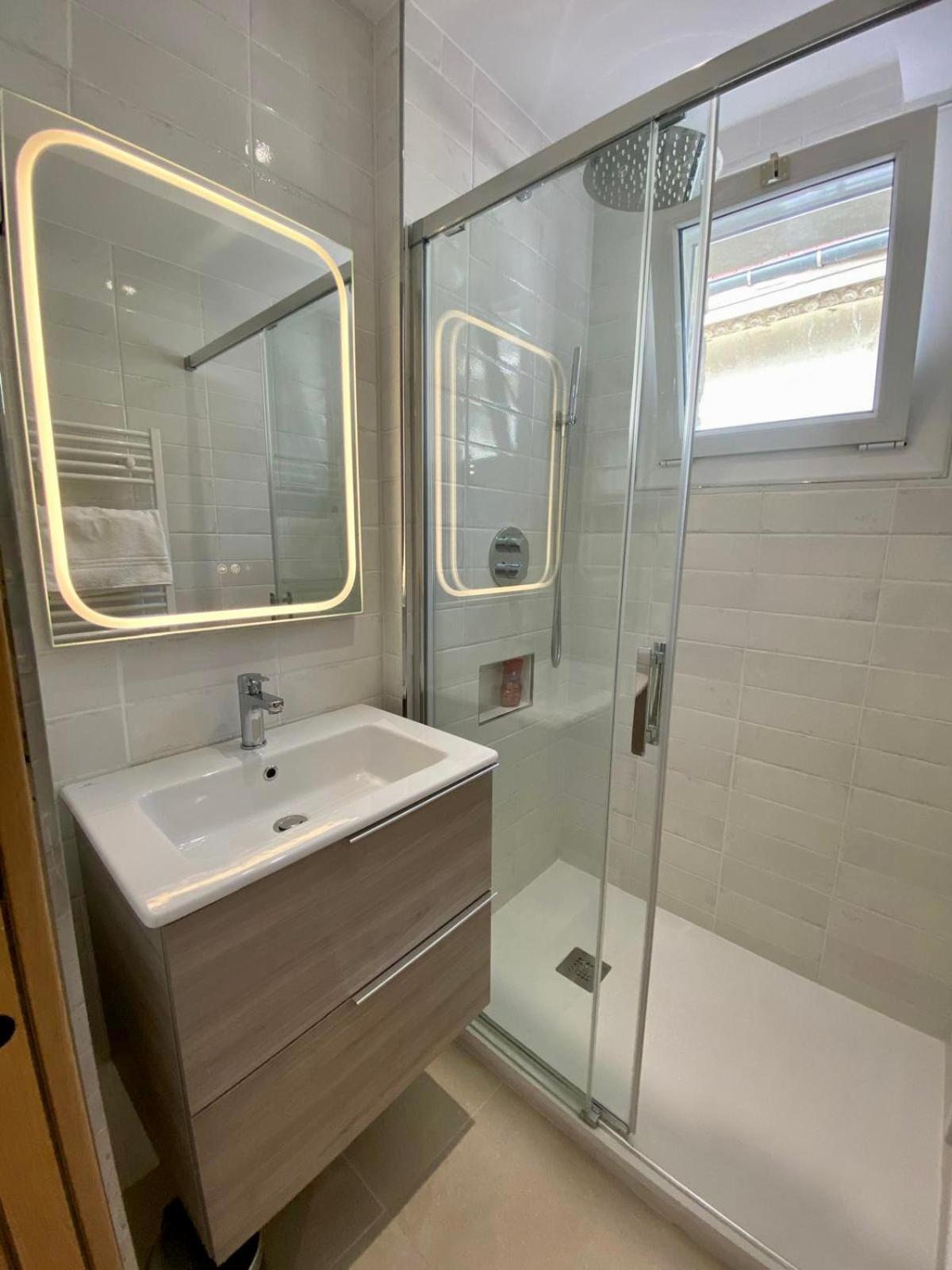 Panoramic View & Architectural Charm In Apartment Nice