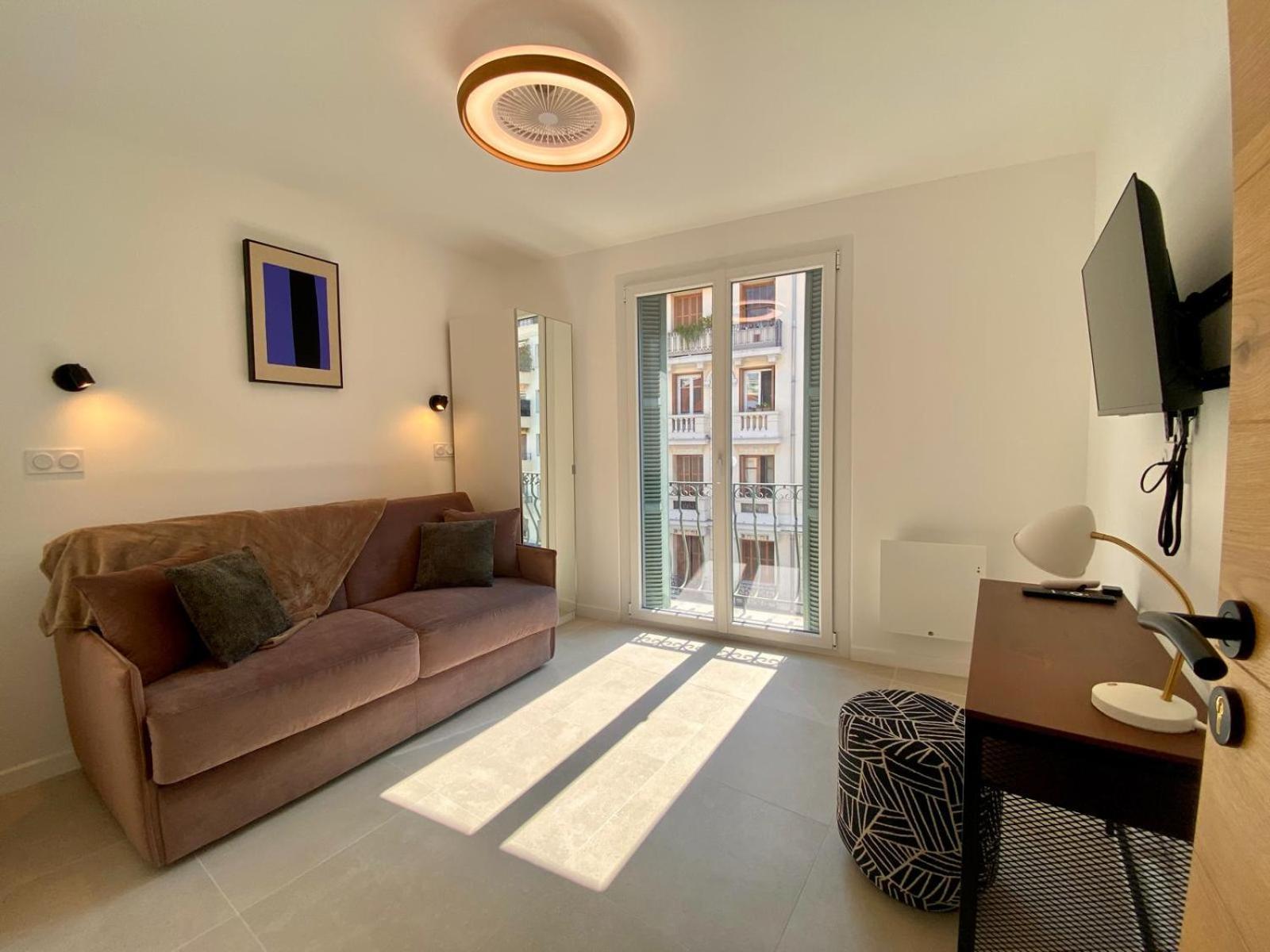 Apartment Panoramic View & Architectural Charm In