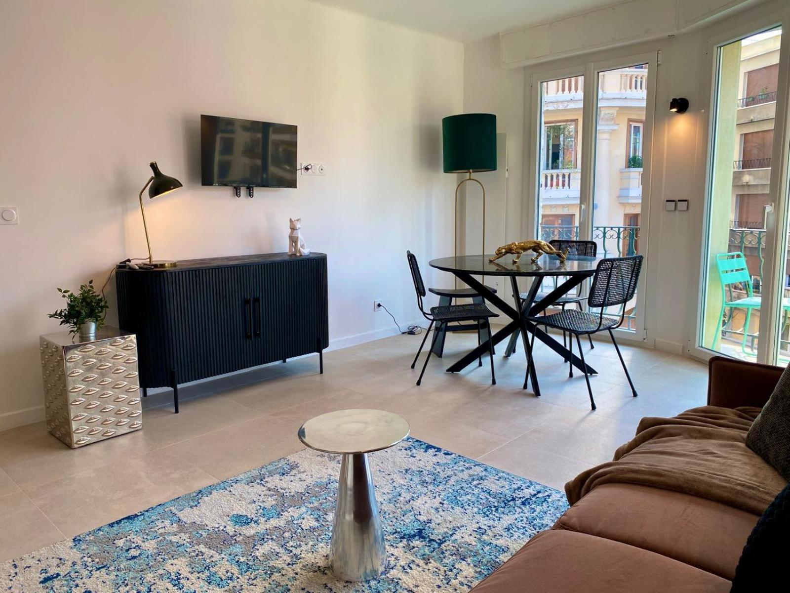 Apartment Panoramic View & Architectural Charm In *