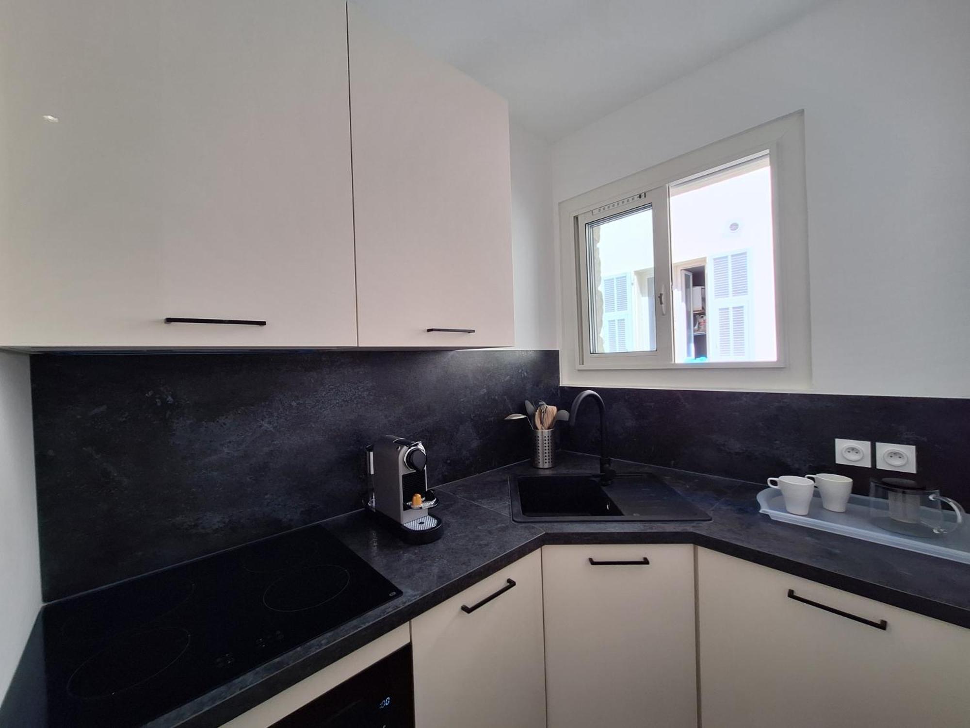 Apartment Iconic And Bright Style In *