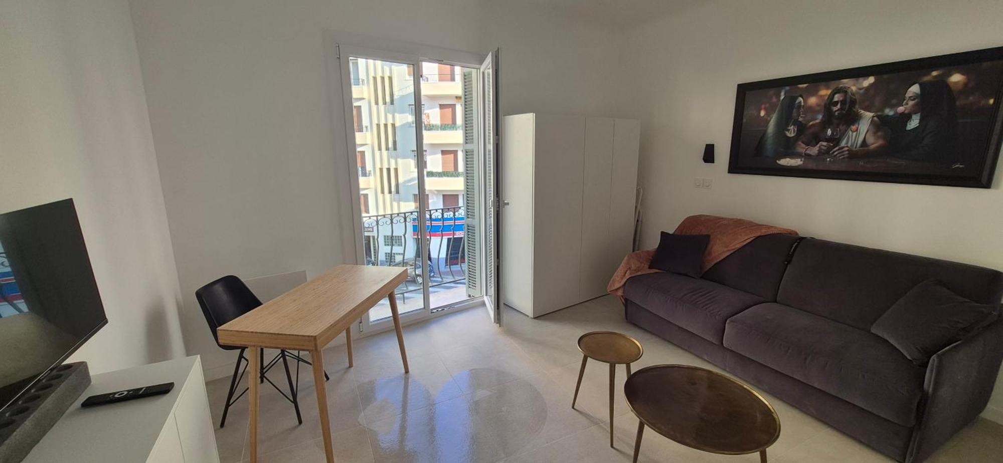 Iconic And Bright Style In Nice