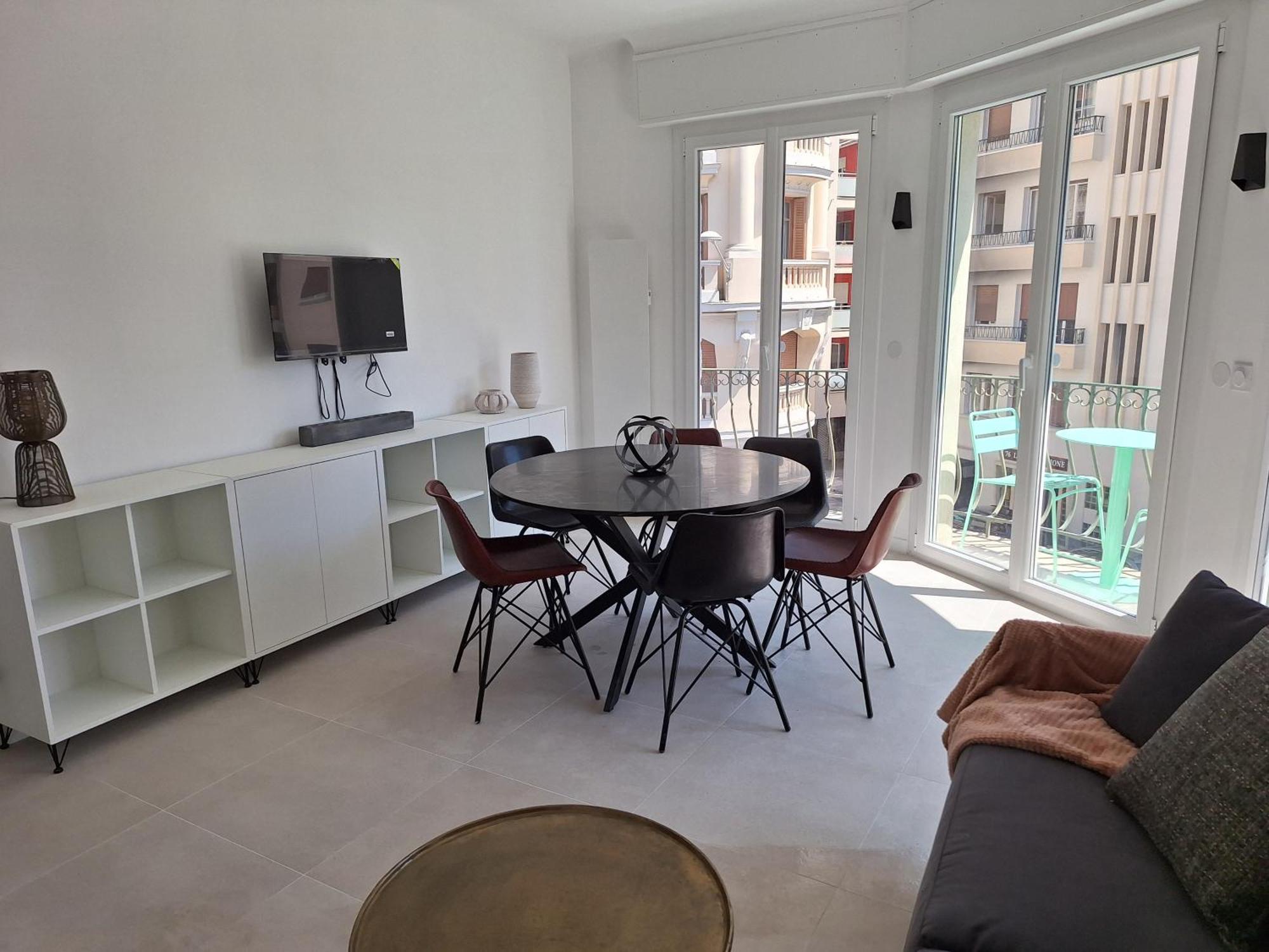 Iconic And Bright Style In Apartment