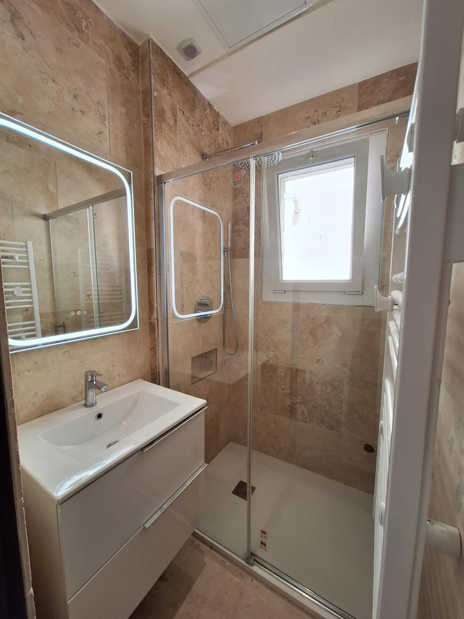 Iconic And Bright Style In Apartment *