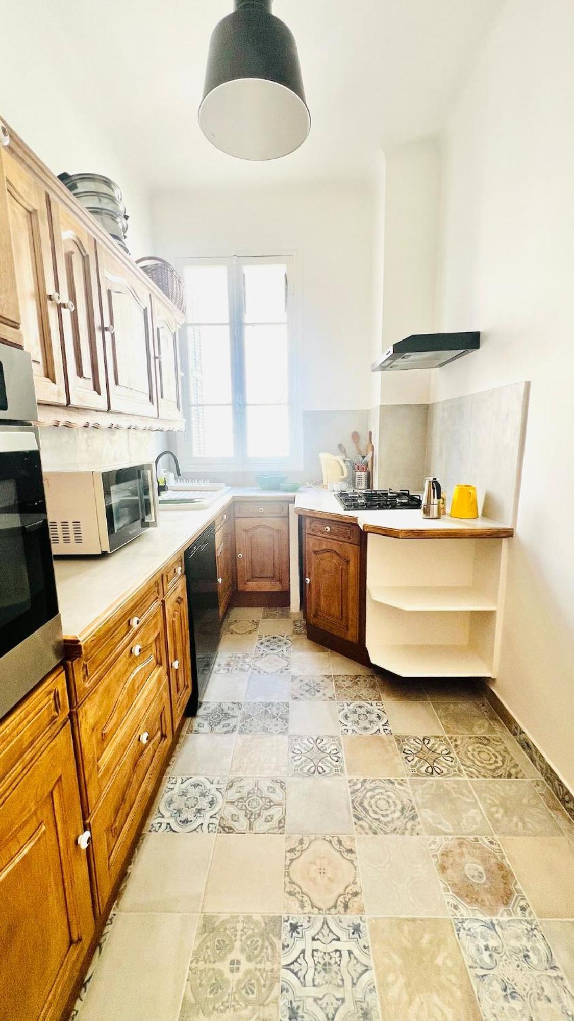 Apartment Sublime 2 Bedroom Spacious And Bright Ac Private Parking