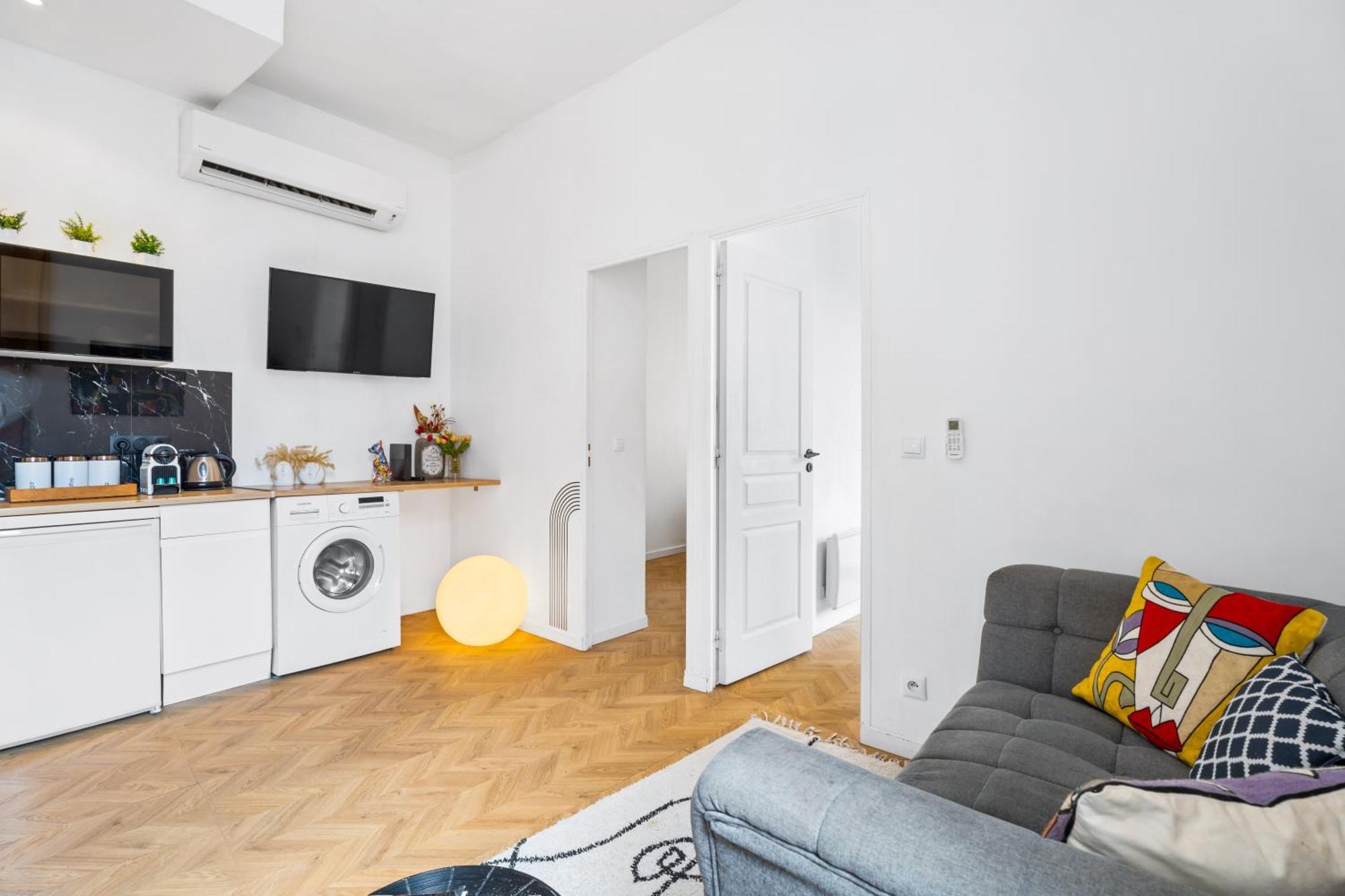 2 Steps From Sea - Air Conditioning - 2 Bedrooms - Kitchen - Wifi - Tramway * Nice