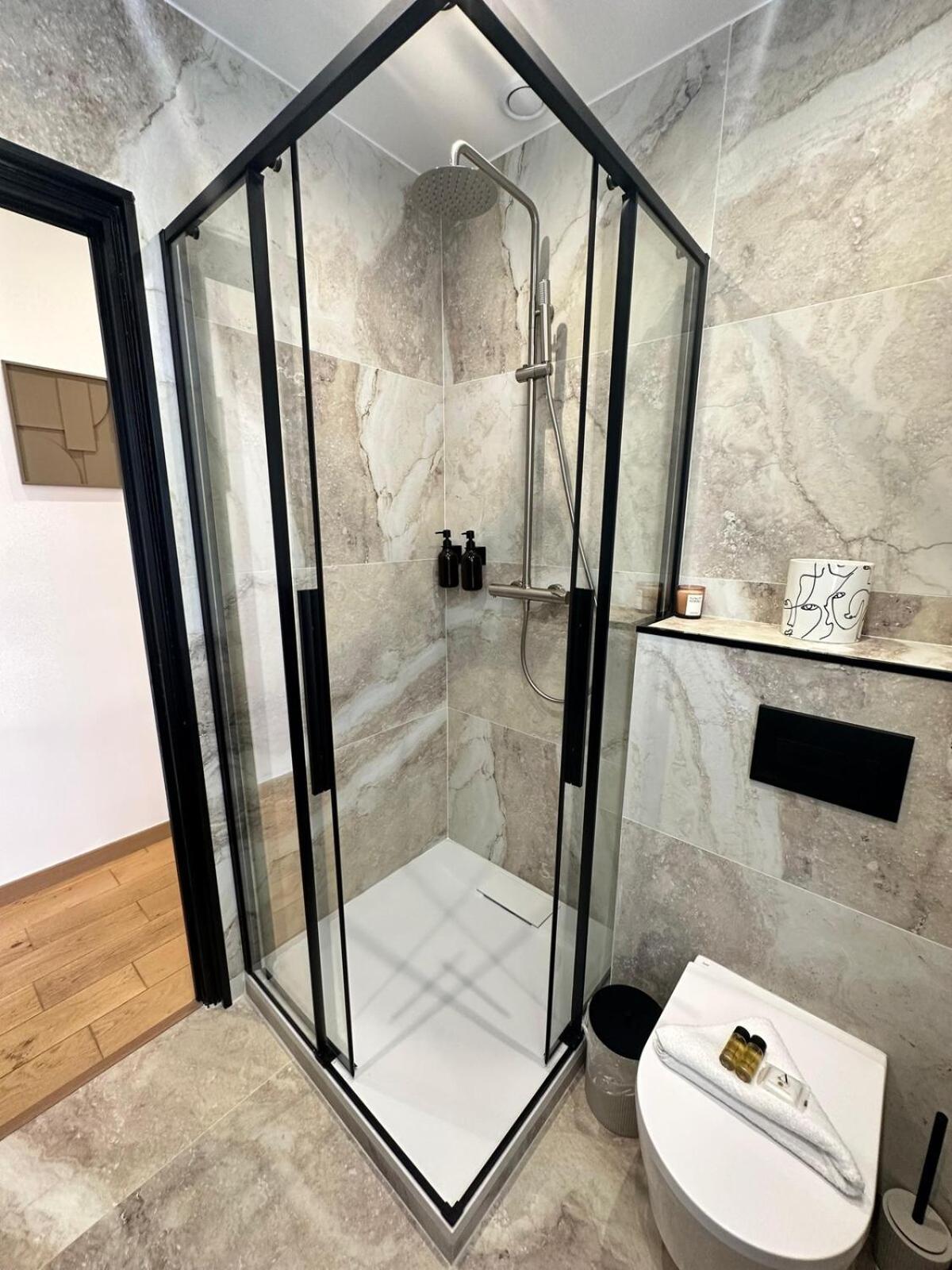 Chic Et Confort- Nice- 3 A 5 Personnes Apartment